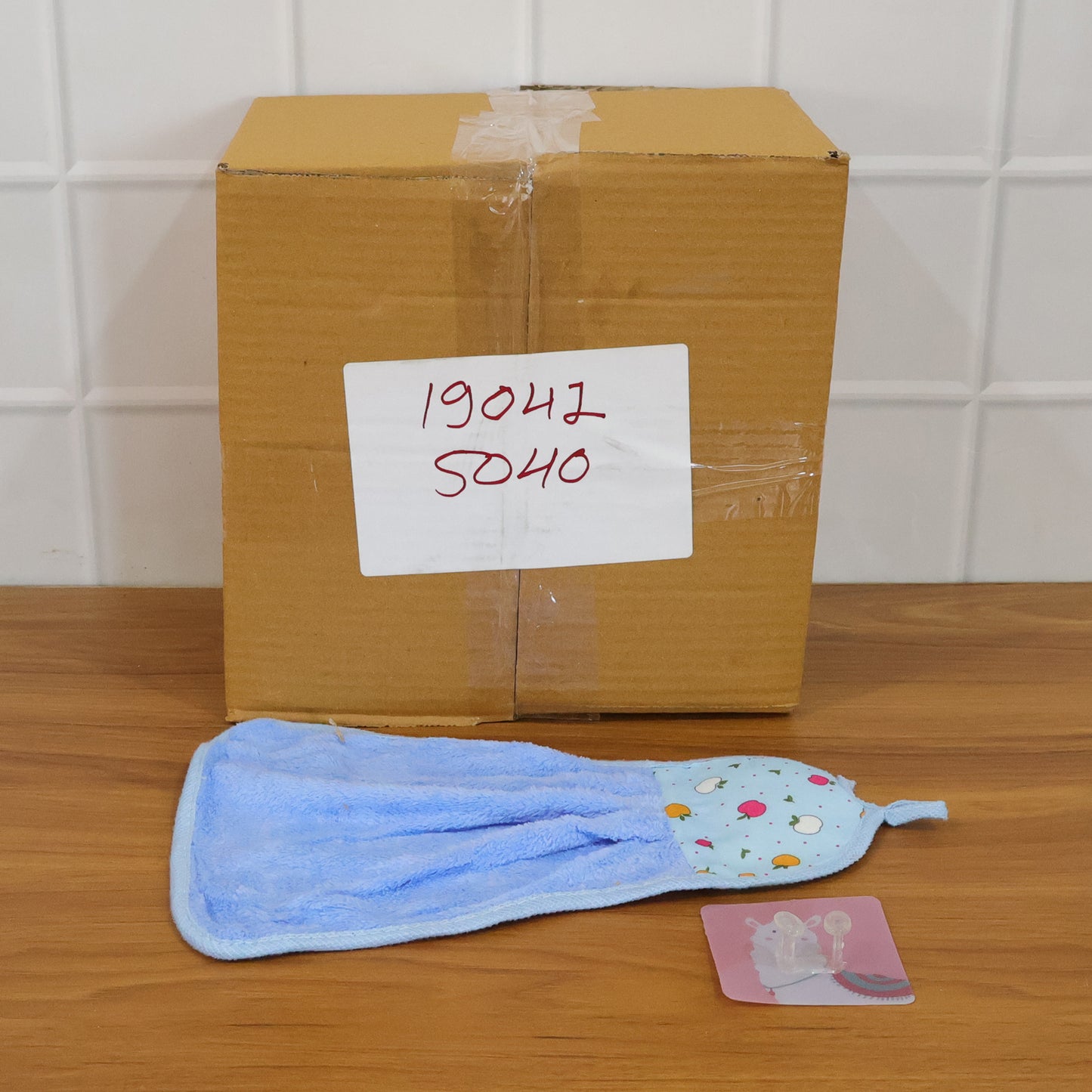 Absorbent Microfiber Hanging Hand Towel with Adhesive Hook for Kitchen & Bathroom - Happy Price - Image 7
