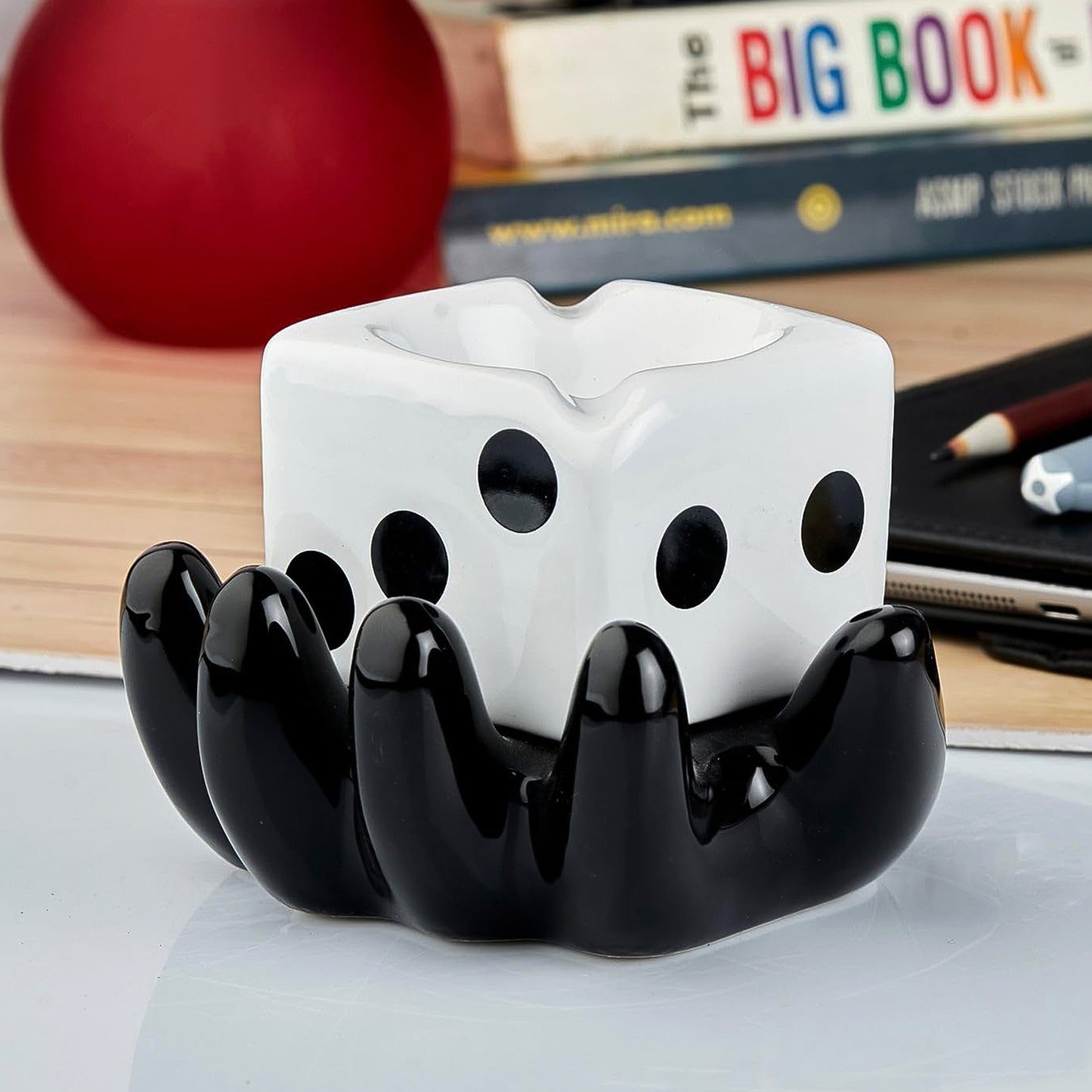 Ceramic Ashtray with Retro Design - Colourful Smoking Accessory for Home and Office - Great Price - Image 3
