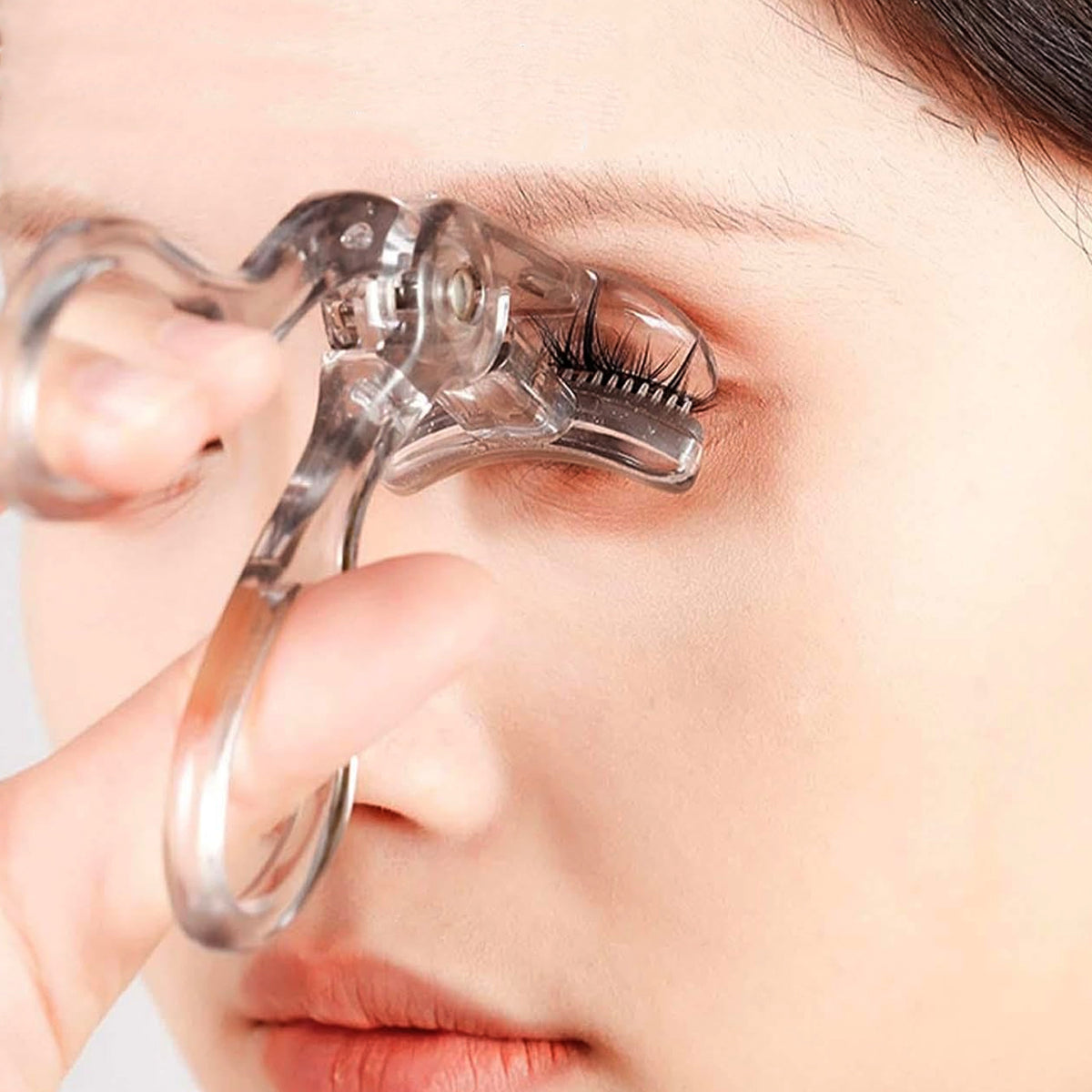Plastic Eyelash Curler (1 Pc) - Gentle Lash Lift Tool - Happy Price - Image 3