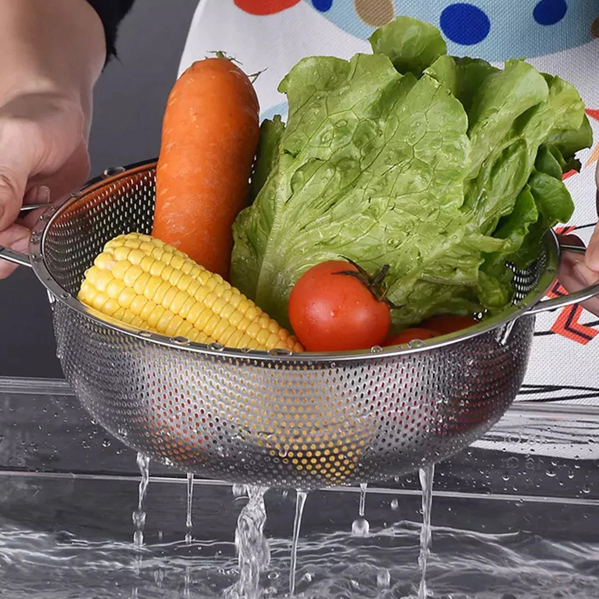 Stainless Steel Colander With Handle Large Metal Mesh Basket Strainer For Pasta Spaghetti Berry Veggies Fruits Kitchen Food Colander Dishwasher Safe (1 Pc 25.5 Cm) - Happy Price - Image 3