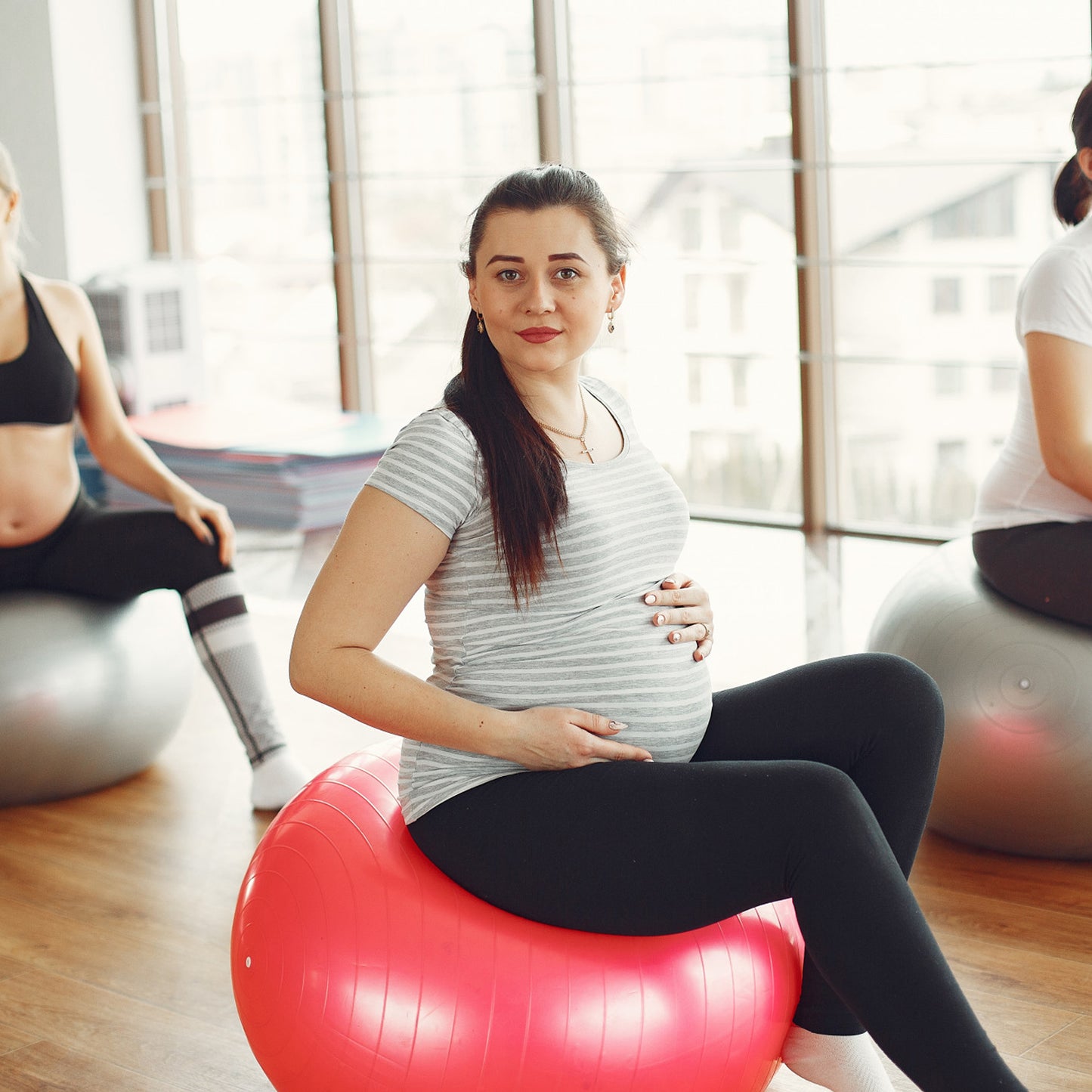 Anti Burst 65 Cm Exercise Ball With Inflation Pump Non-slip Gym Ball For Yoga Pilates Core Training Exercises At Home And Gym- Suitable For Men And Women - Happy Price - Image 3