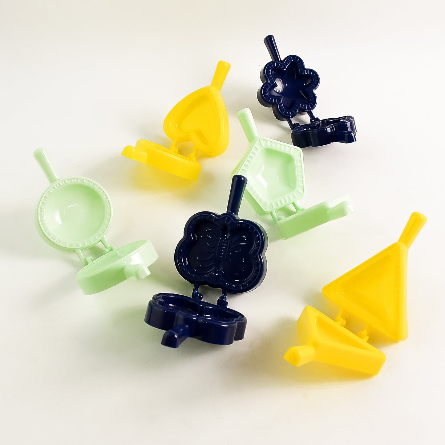 1 Pc Assorted Shape Plastic Snack Mould (Mix Design 1 Pc) - Happy Price - Image 4