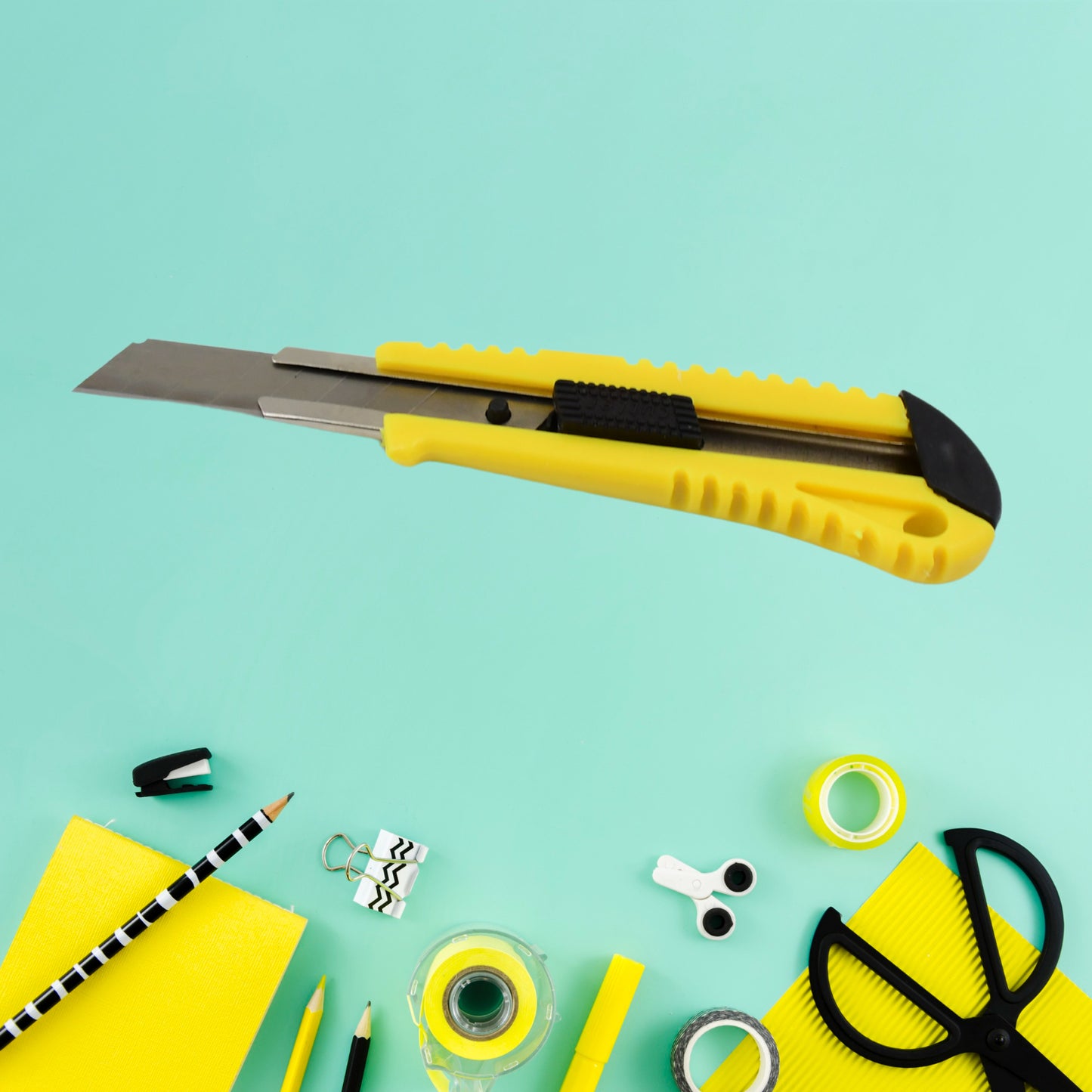 Durable Utility Knife for Heavy Duty Cutting - 1 Piece - Happy Price - Image 2