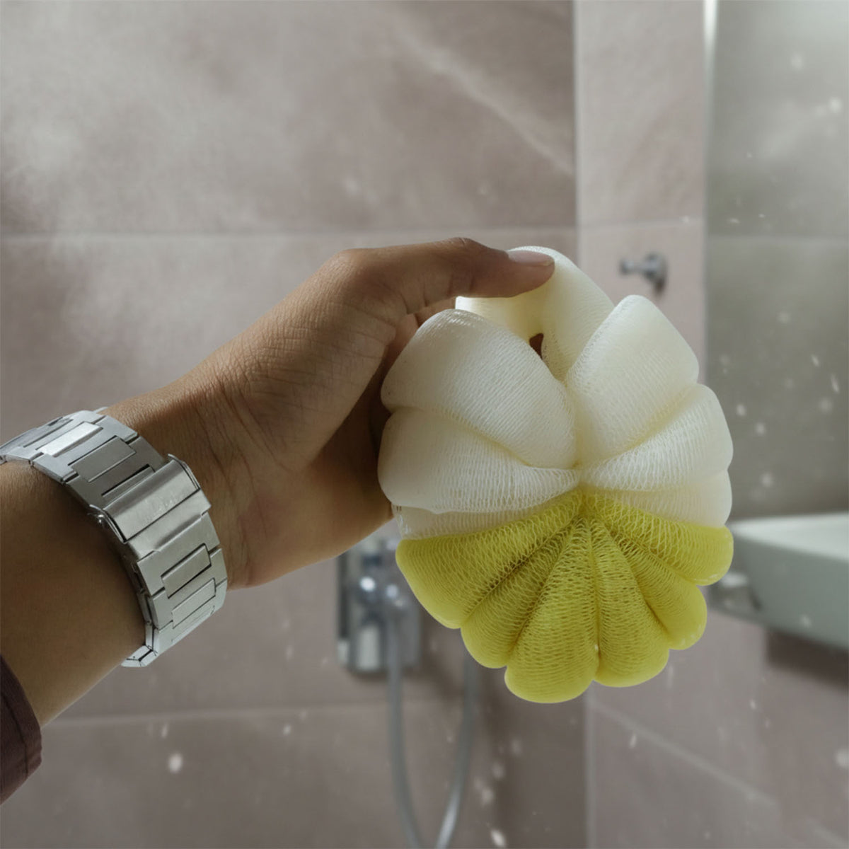 Dual Color Soft Mesh Bath Loofah Body Scrubber - 1 Pc - Happy Price - Image 5