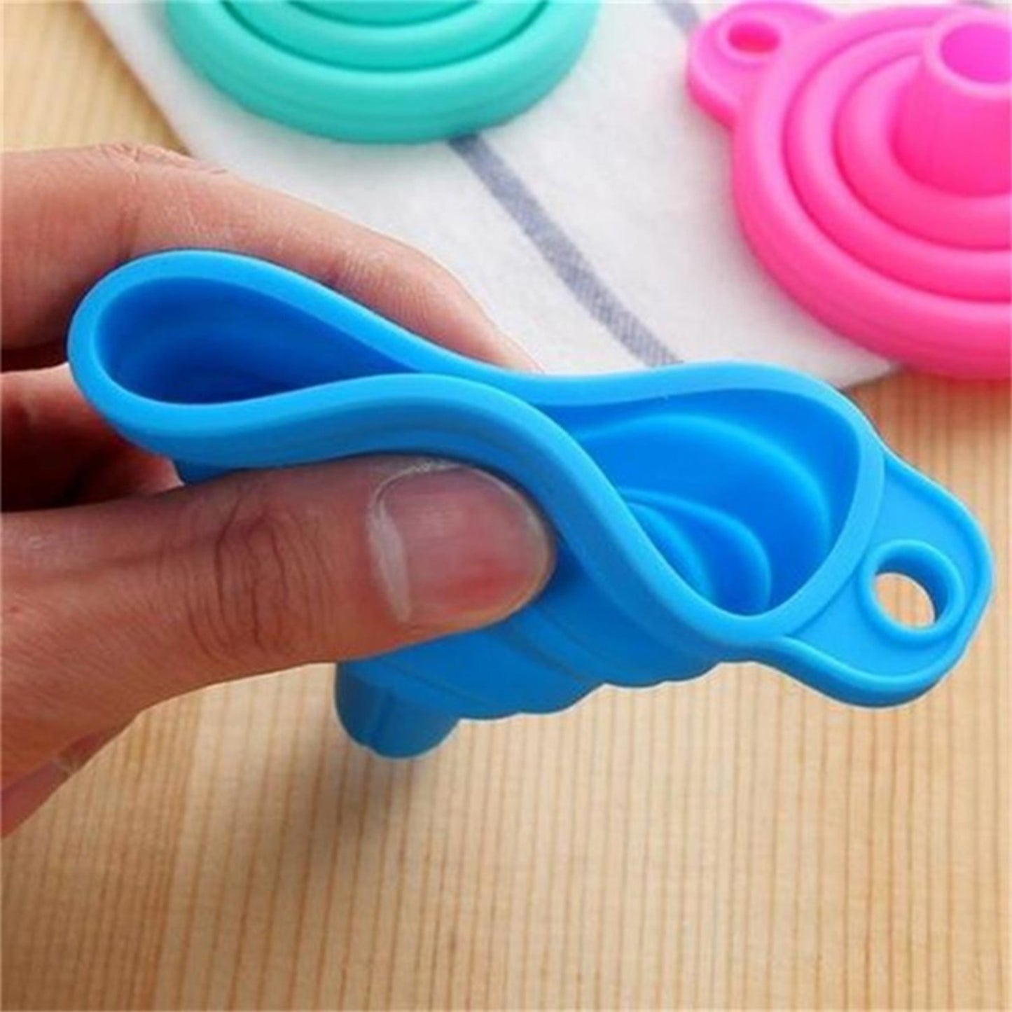 Collapsible Silicone Funnel for Kitchen - Oil, Sauce, Liquid Transfer - Happy Price - Image 4
