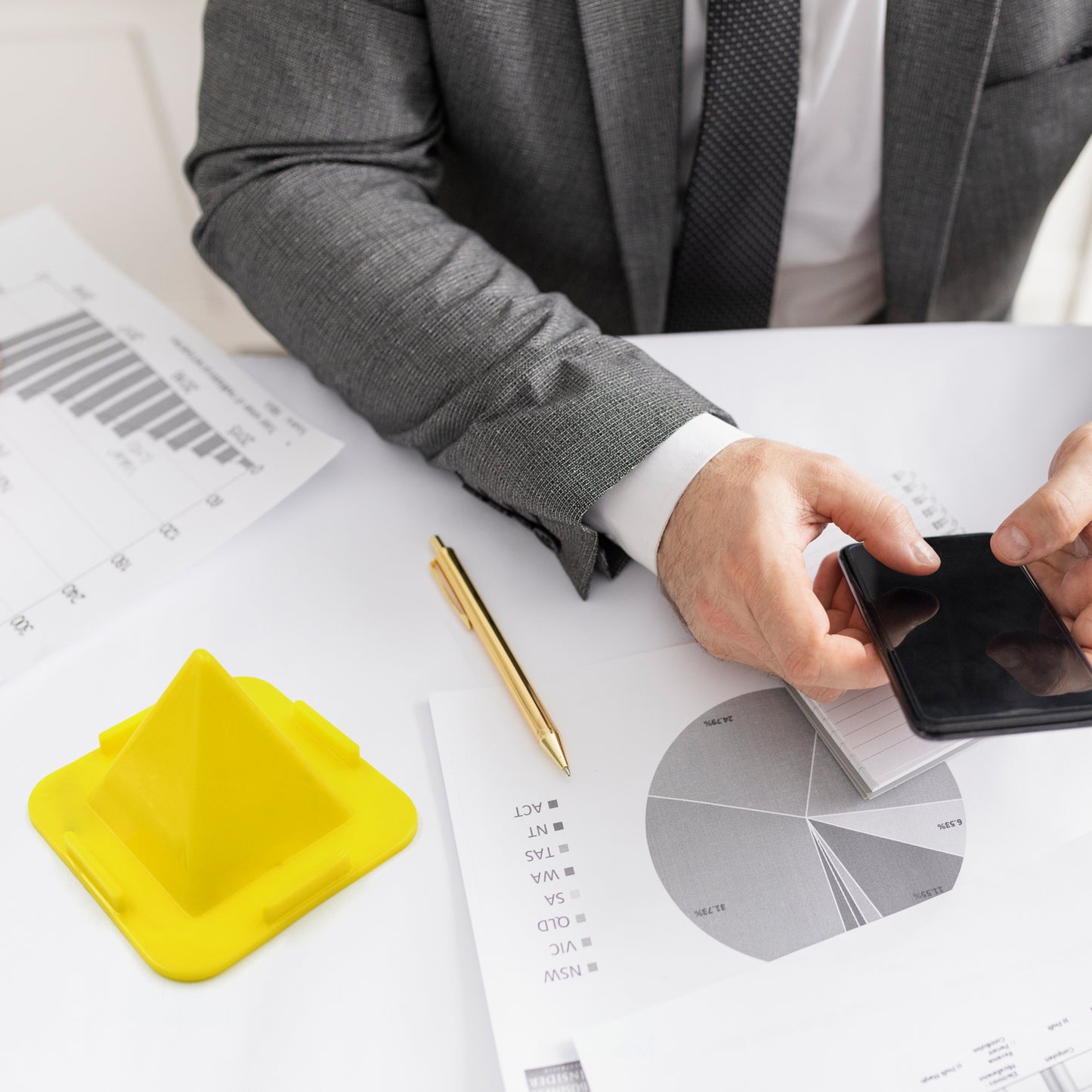 Virgin Mobile Accessories Universal Portable Four-sided Pyramid Shape Desktop Table Mobile Holder Stand For Car Dashboard Recording On Desk Vent Office Holder - Happy Price - Image 2