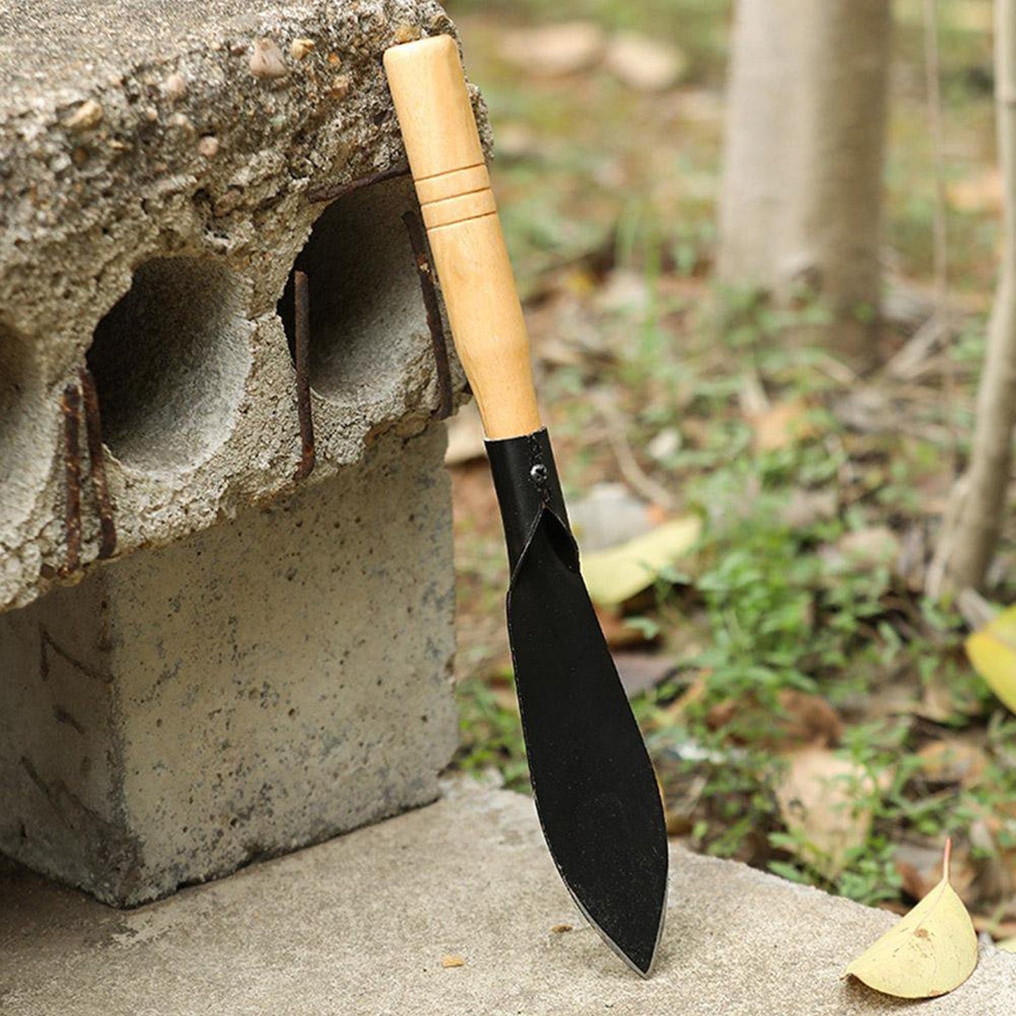 Durable Gardening Trowel with Wooden Handle - Metal Spade for Planting and Digging (1 Pc) - Happy Price - Image 2