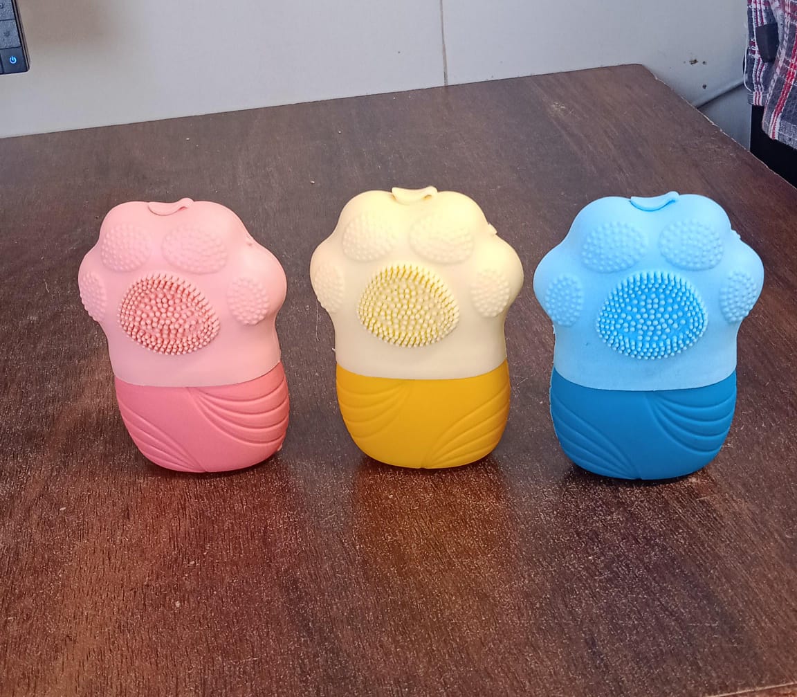 Non Slip Silicone Face Ice Cubes Easy Grip New Unique Shape Ice Roller Base Reusable For Beauty ( 1 Pc ) - Happy Price - Image 7