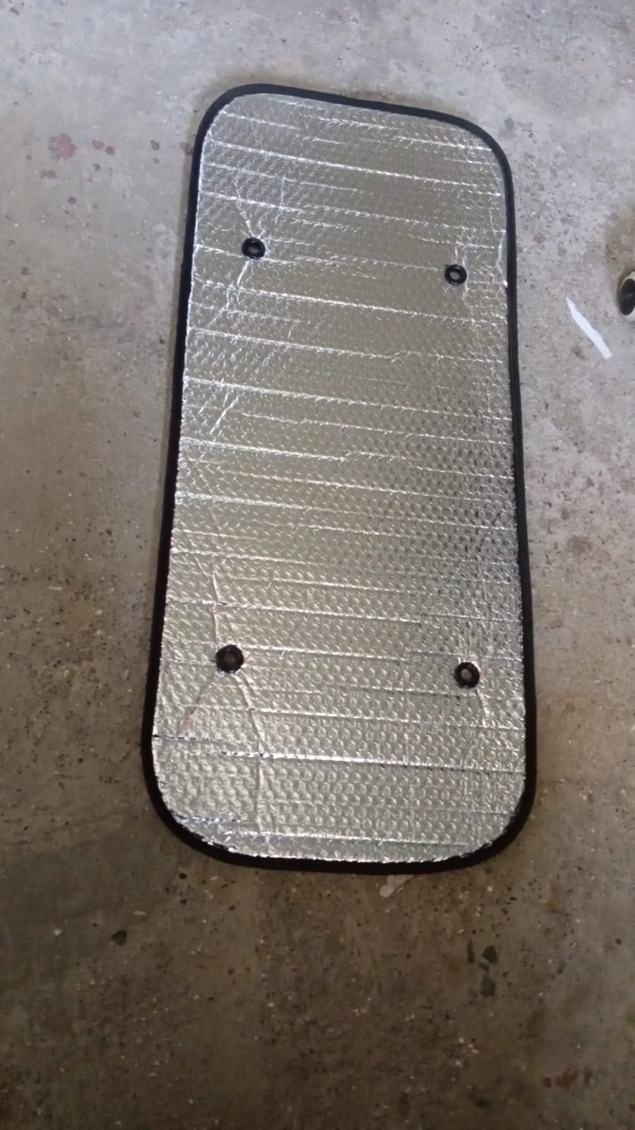 Car Windshield Sun Shade 80x35 cm - UV Protection & Cool Interior - Happy Price - Image 7