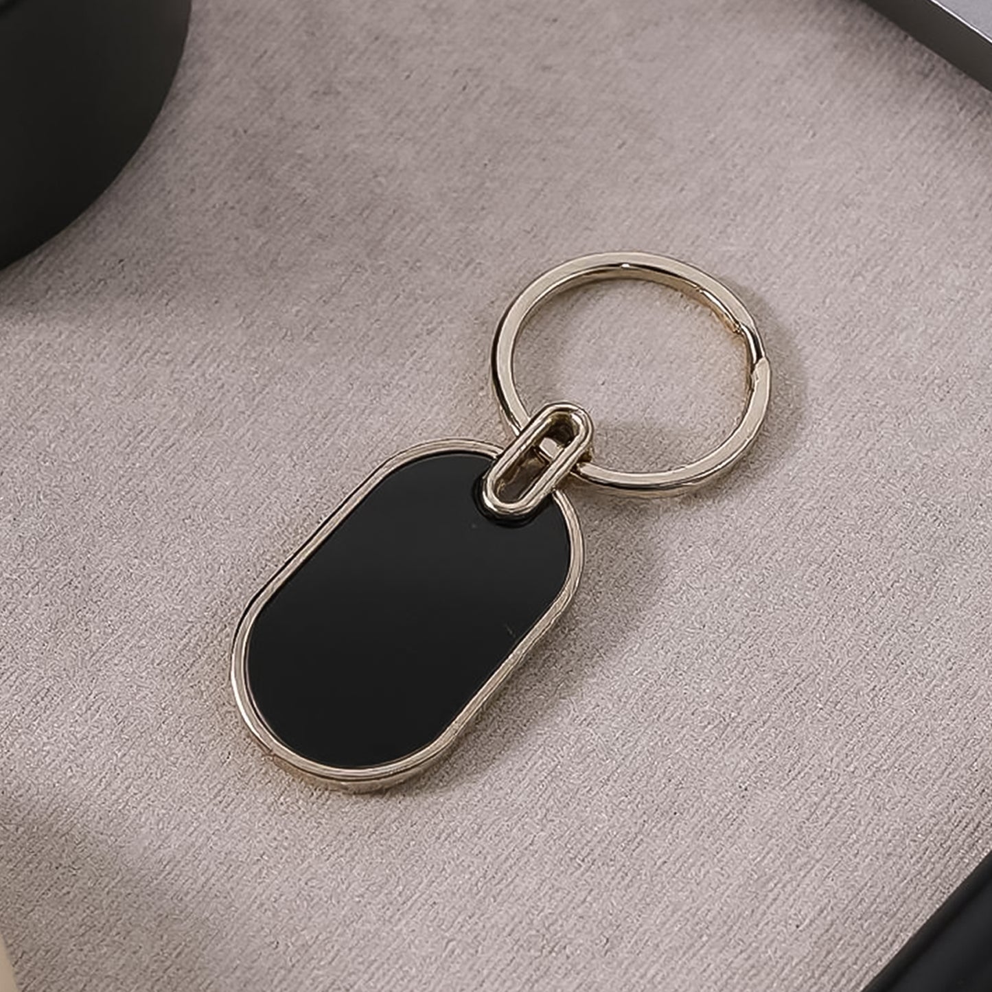 Elegant Black Silver Oval Metal Keychain (1 Pc) - Happy Price - Image 3