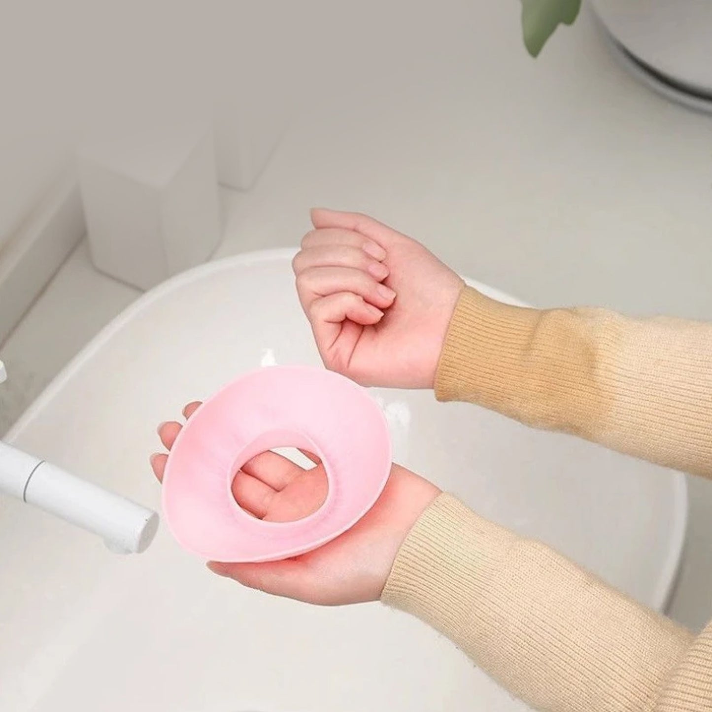 Silicone Wrist Bands For Washing Face (2 Pc Mix Color) - Happy Price - Image 2