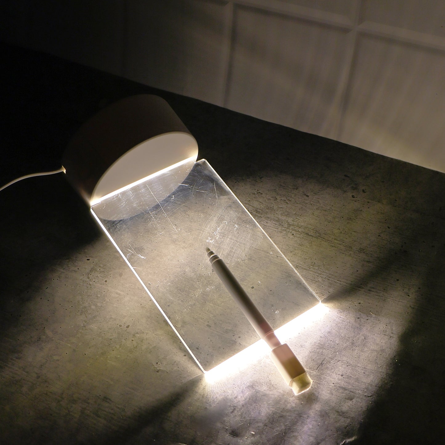 LED Acrylic Message Board Lamp with Marker Pen - USB Powered Desk Light - Happy Price - Image 4