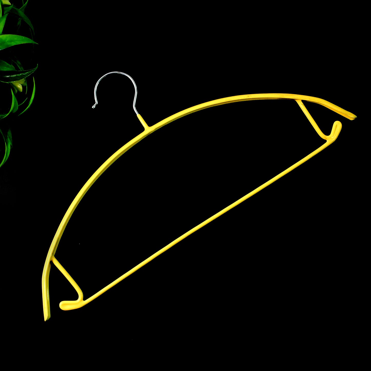 Heavy Duty Metal Clothes Hanger with Non-Slip Coating - 1 Pc - Happy Price - Image 3