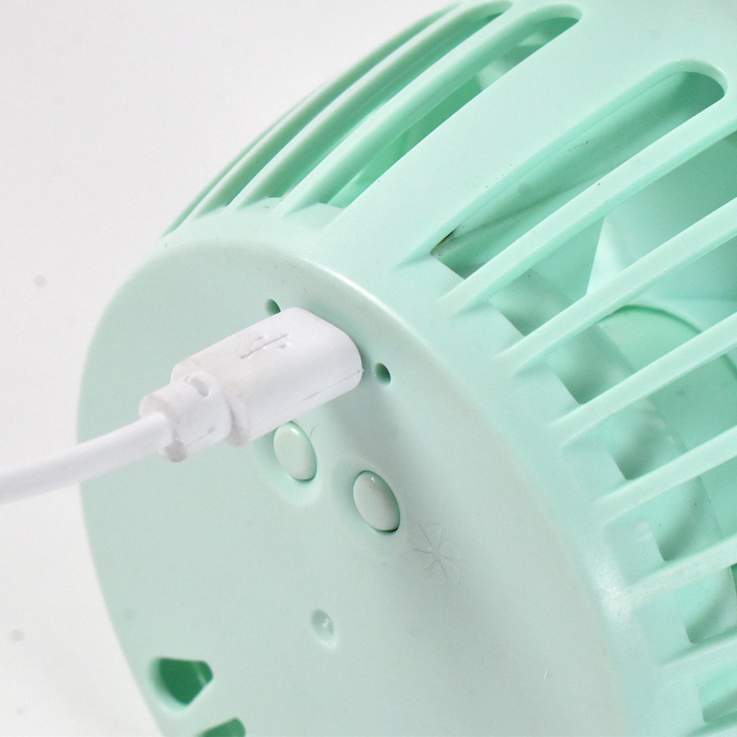 Usb Desk Fan (1 Pc Plastic) - Happy Price - Image 3