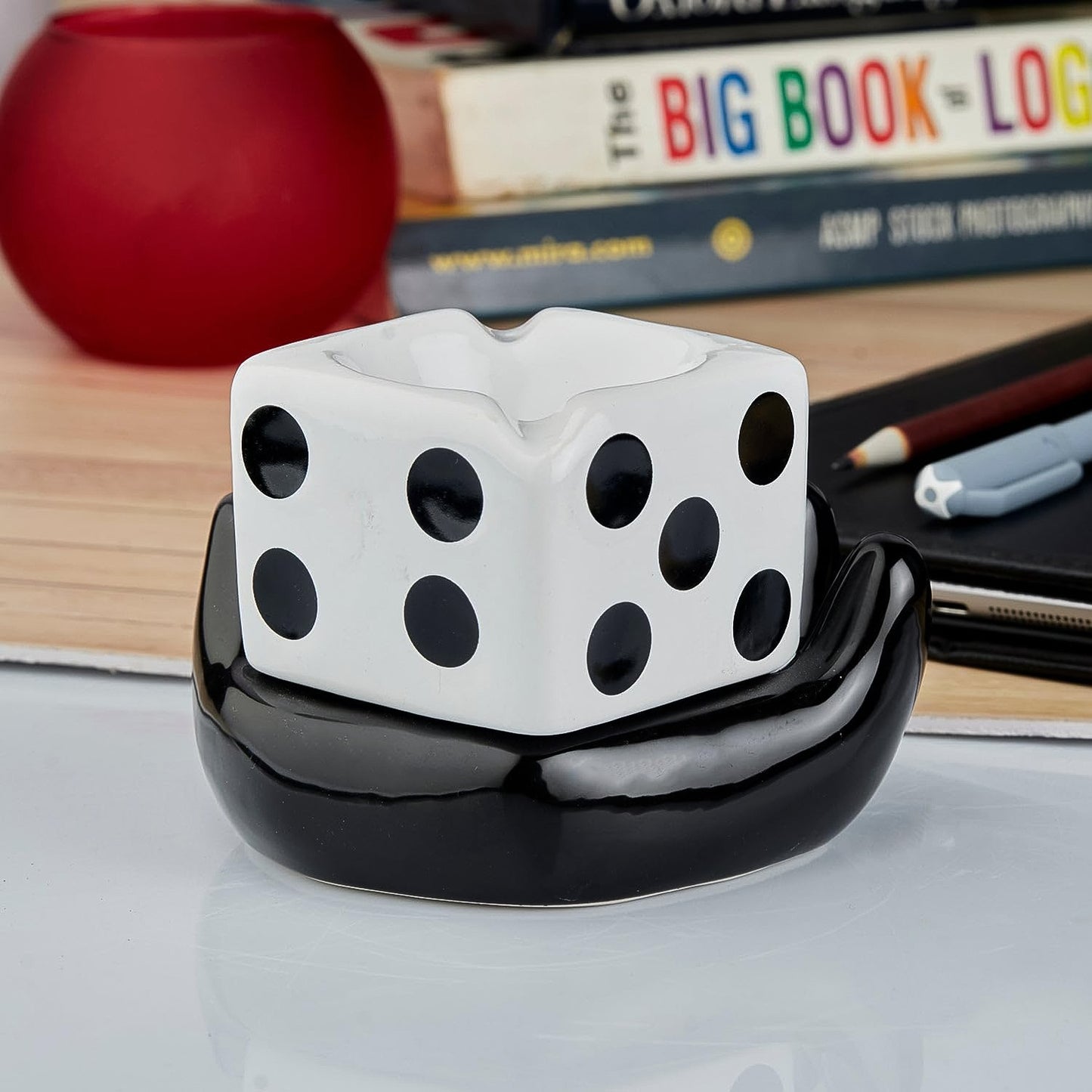 Ceramic Ashtray with Retro Design - Colourful Smoking Accessory for Home and Office - Great Price - Image 2