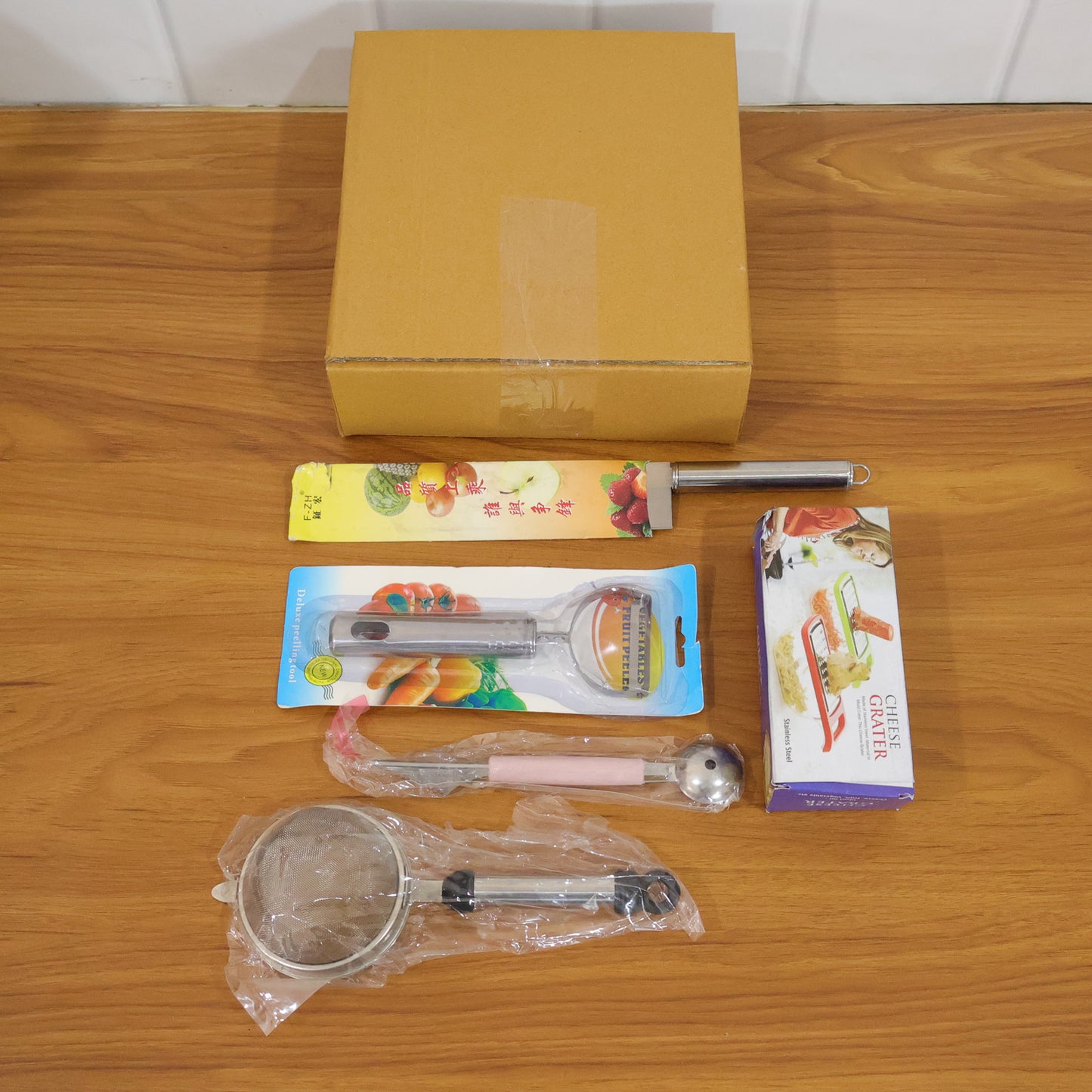 5-in-1 Multipurpose Kitchen Gadget Set - Chopper, Grater, Peeler, Scoop & Strainer (1 Set) - Happy Price - Image 6