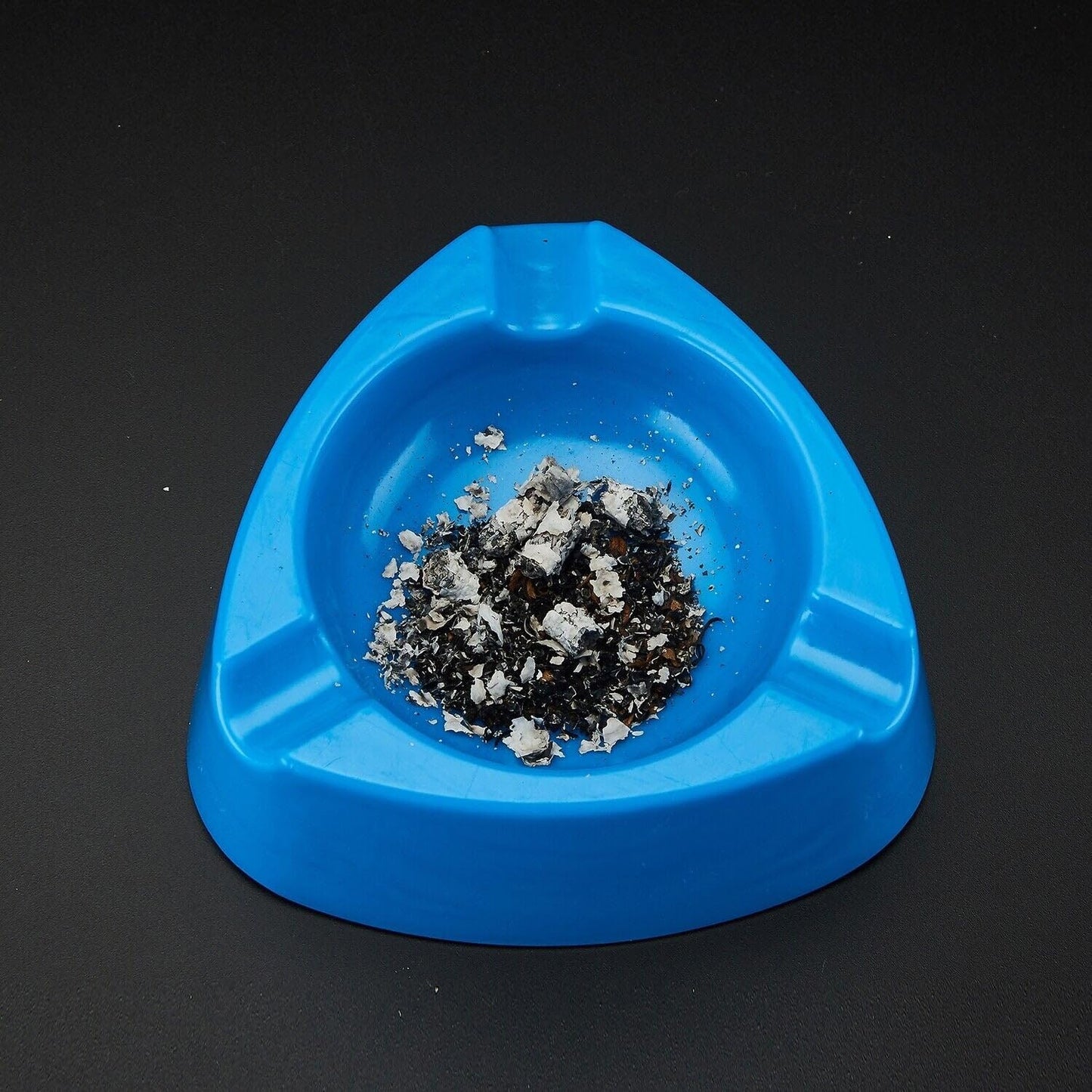 Oblivion Durable Plastic Ashtray With Wide Bowl And Triple Cigarette Holder Slots (1 Pc) - Happy Price - Image 5