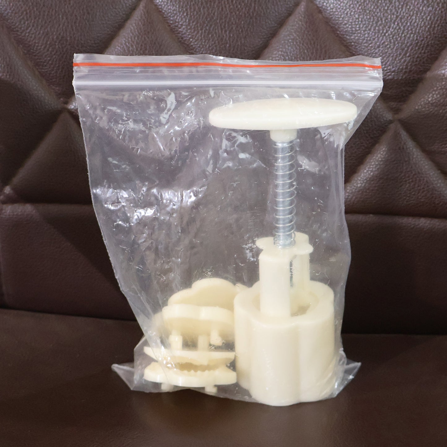 Mooncake Press Mold Set with 4 Floral Pattern Stamps - Food-Grade Plastic Baking Tool - Happy Price - Image 7