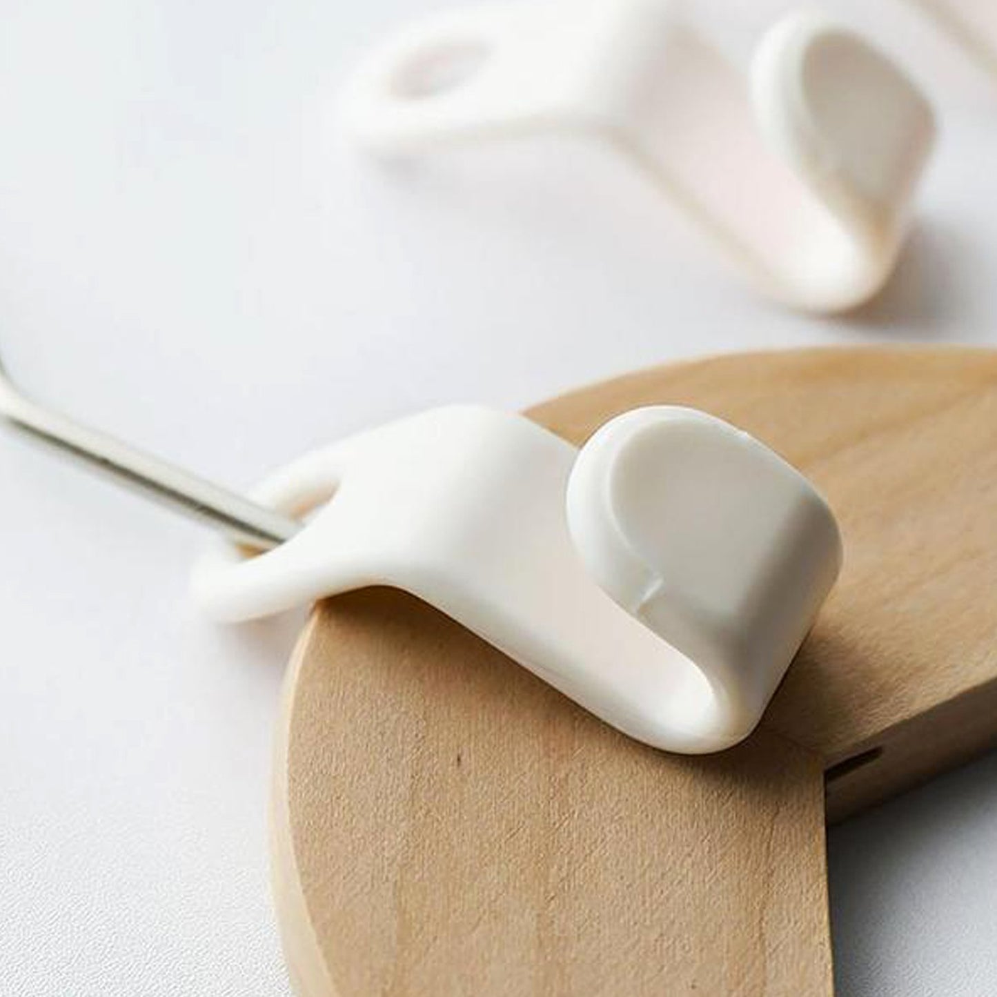 Plastic Clothes Hanger With Non-slip Pad - Happy Price - Image 7