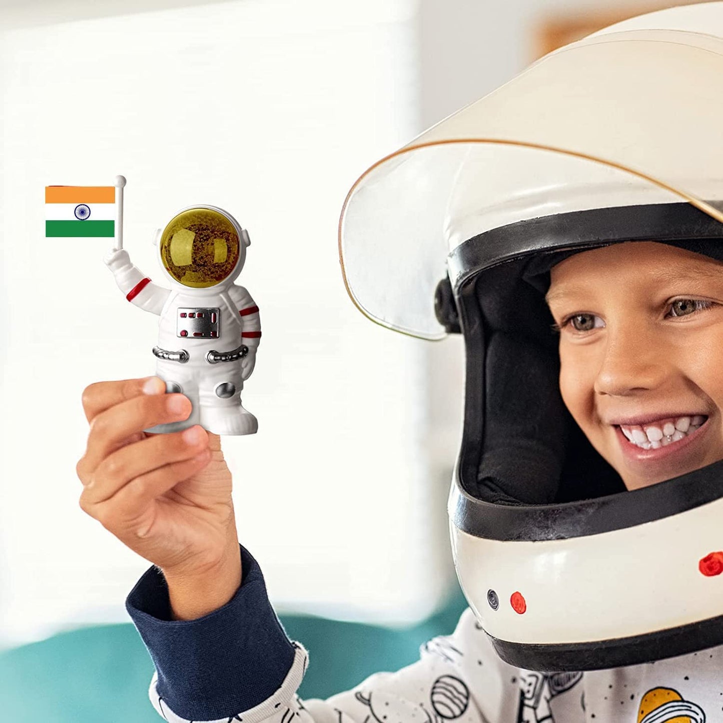 Solar Power Astronaut Ornament Moving Hand With Indian Flag (1 Pc) - Happy Price - Image 5