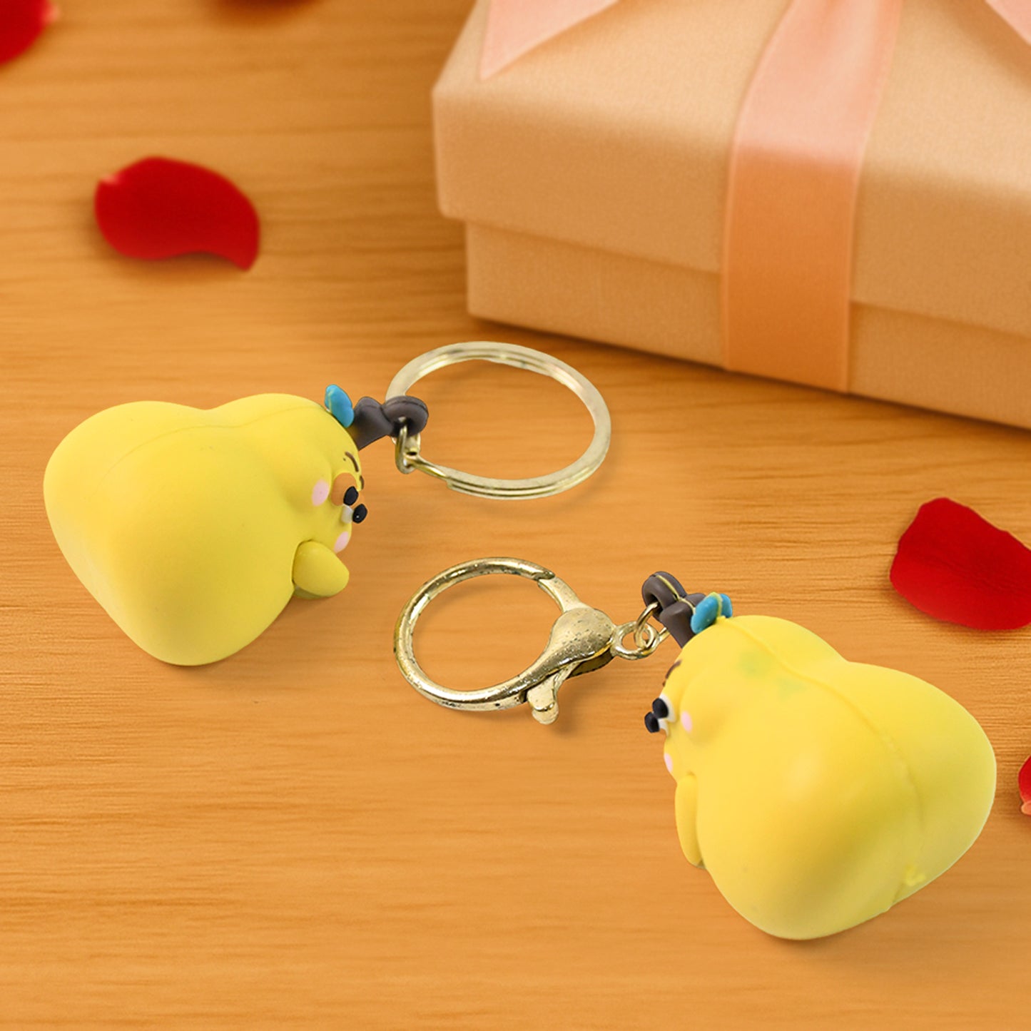 Cute Hugging Couple Cartoon Keychains - Set of 2 - Happy Price - Image 6