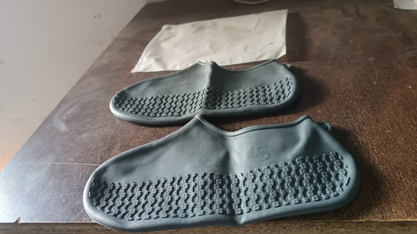 Non-slip Silicone Reusable Waterproof Rain Shoes Covers (1 Pair Small Mix Color) - Happy Price - Image 7