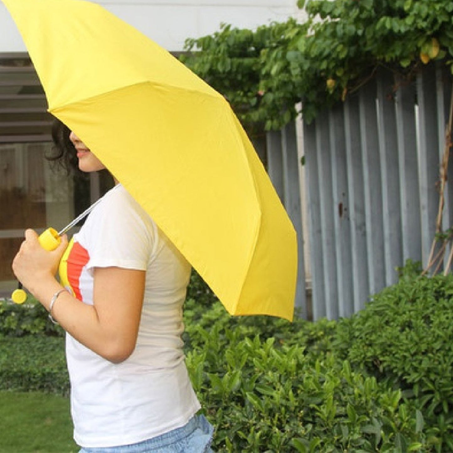 Stylish Banana Shaped Mini Foldable Umbrella - Happy Price - Image 2