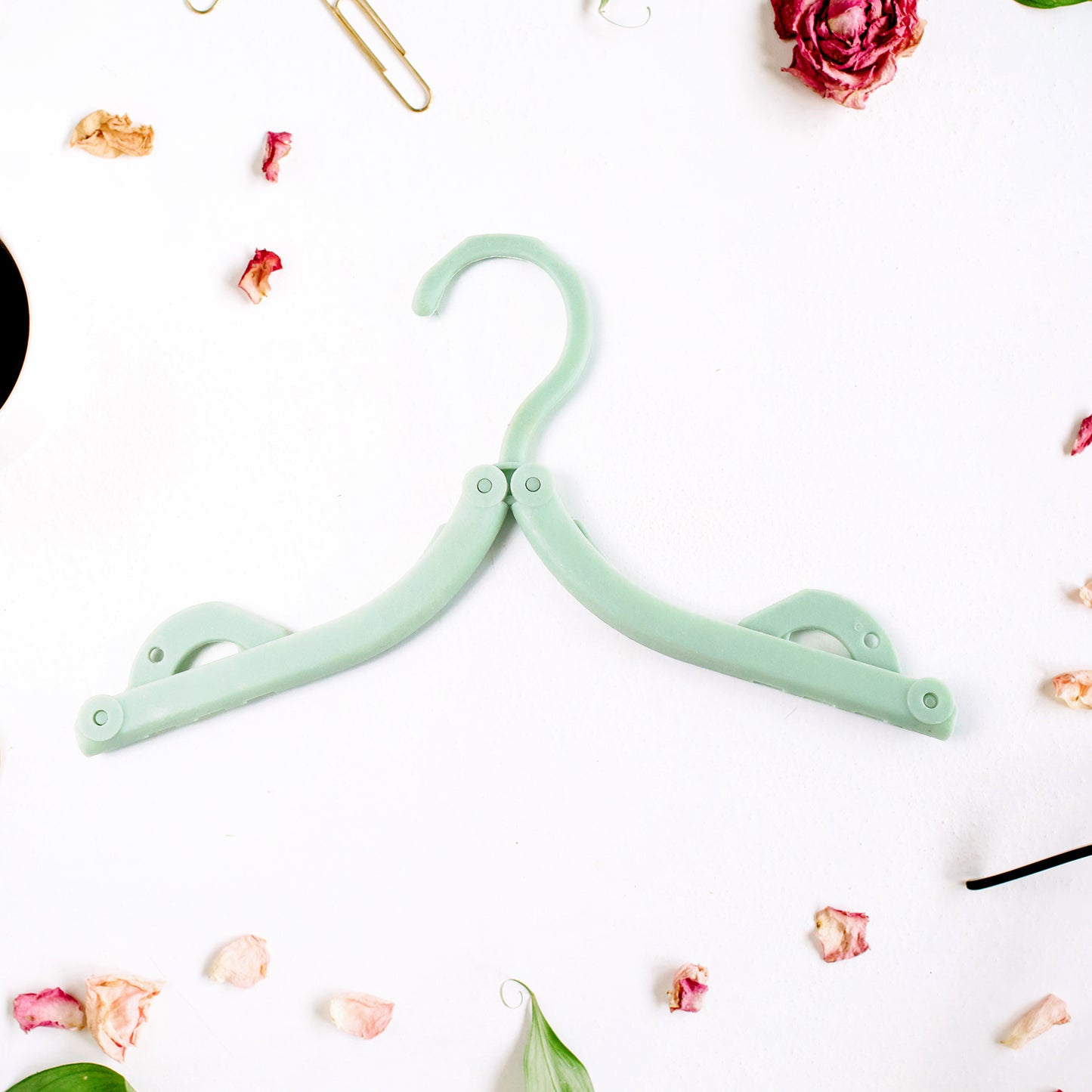 Travel Hangers Portable Folding Clothes Hangers (4 Pc Big) - Happy Price - Image 3