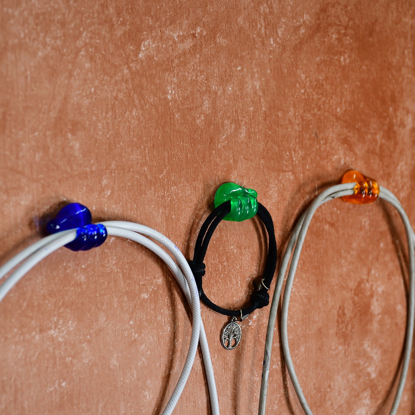 10 Pcs Hand Shape Wall Clips for Keys & Cables - Happy Price - Image 6