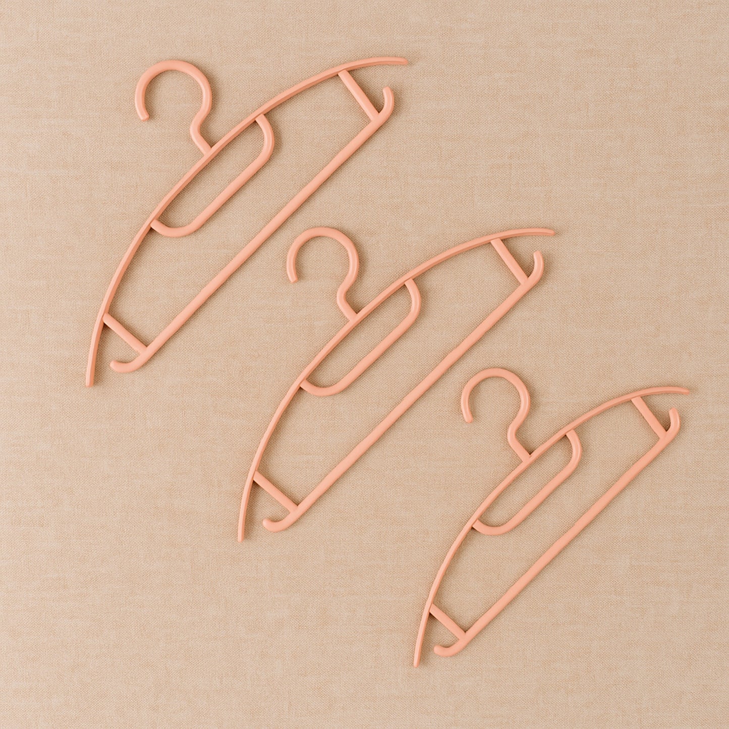 Set of 6 Durable Plastic Clothes Hangers for Wardrobe Organization - Happy Price - Image 4
