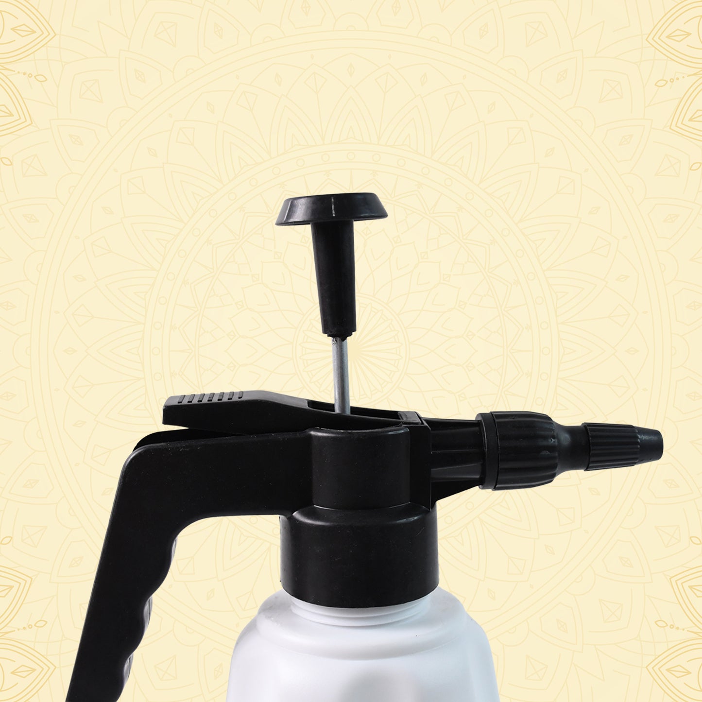 Heavy-duty Plastic Pressure Spray Bottle (1.5 L) - Happy Price - Image 6
