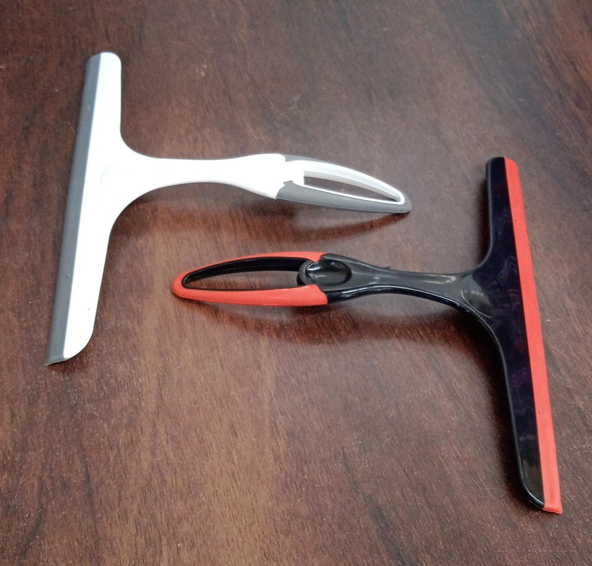 Plastic Kitchen Wiper  Ideal For Kitchen Platform Windows Glass  Car Windshield  Silicone Head  Multicolor  Pack Of 1 Pc - Happy Price - Image 6