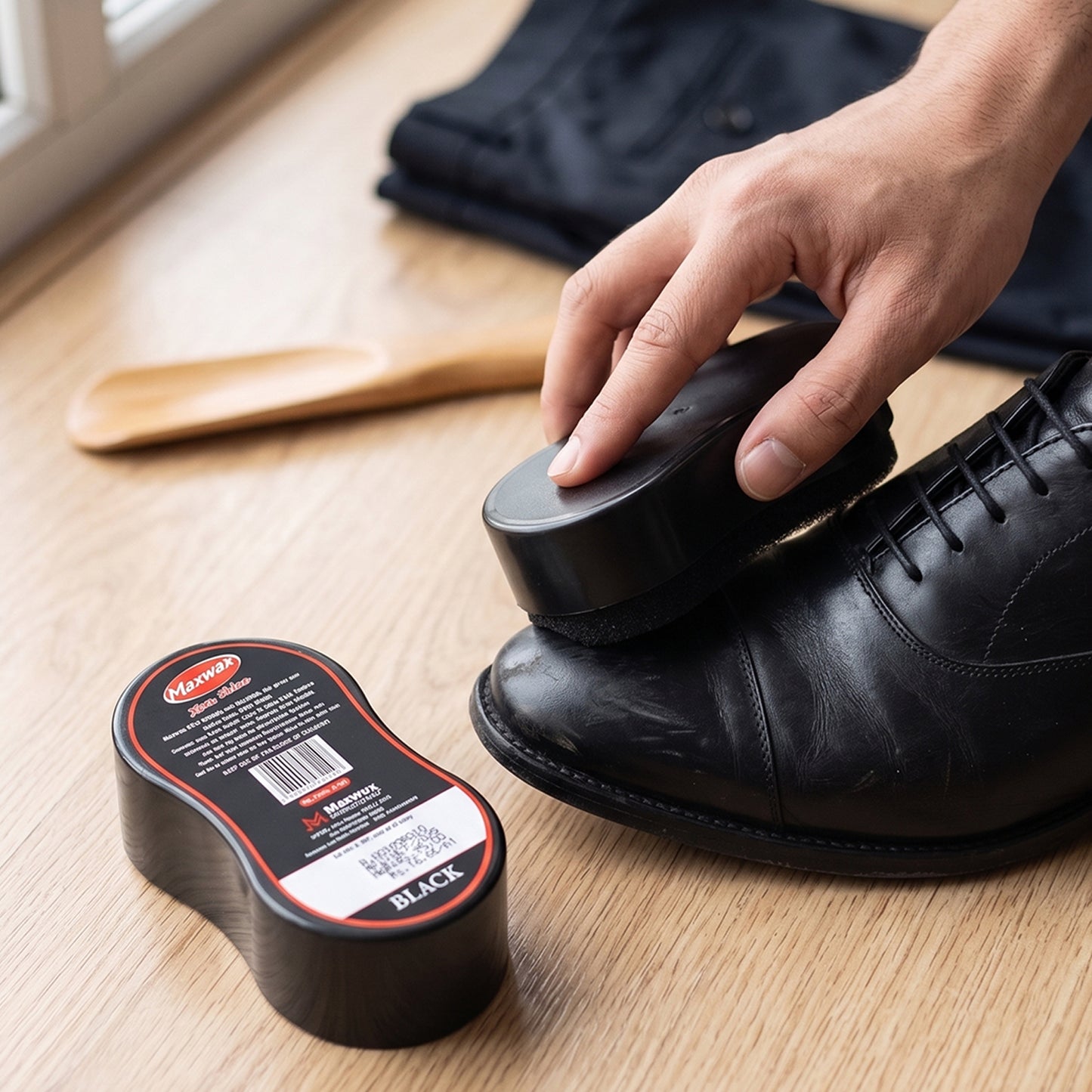 Maxwax Black Instant Shoe Shiner (1 Pc 4.5 Ml)