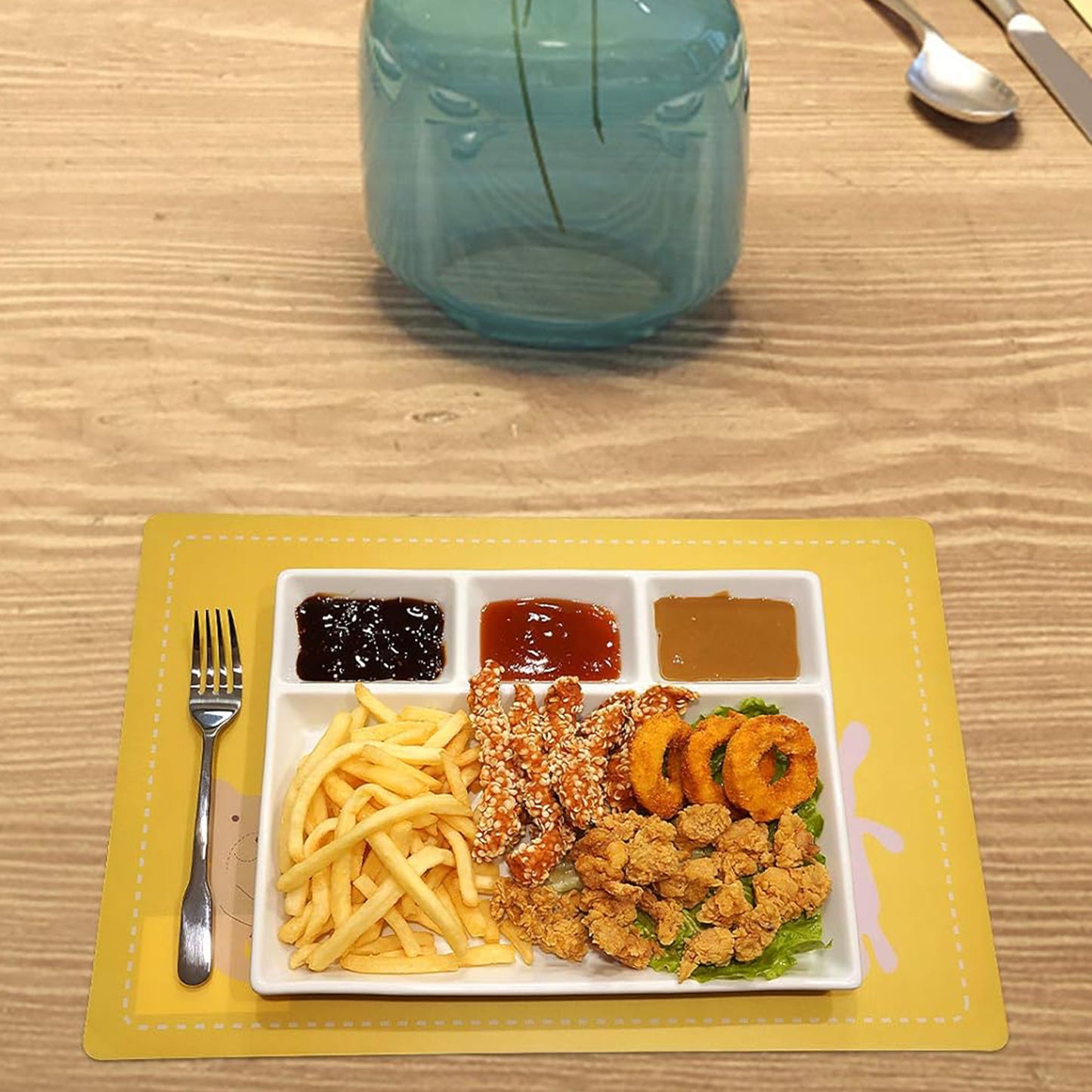 White 4-Compartment Plastic Serving Tray - 33x25 cm, 1 Pc - Happy Price - Image 4