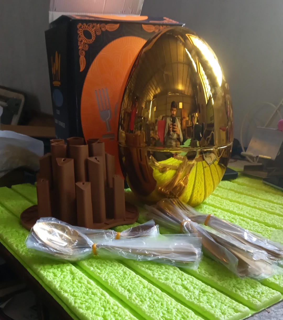 Premium Cutlery Set 24 Pcs With Oval Shaped Stand  Beautiful Stylish Oval Designed Cutlery Sets Egg-shaped Luxury Spoon Holder Set (Golden  24 Pcs Set) - Happy Price - Image 7