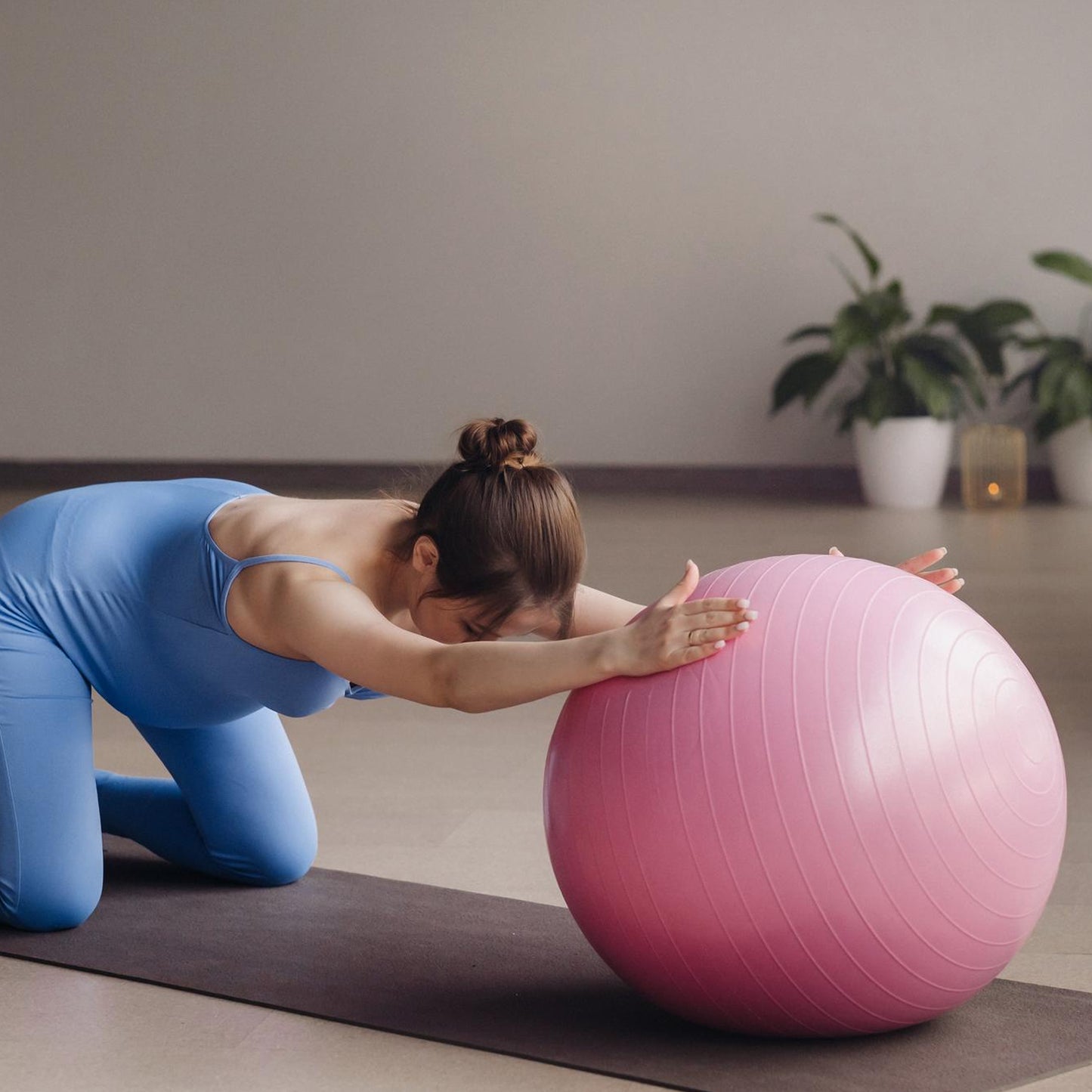 Anti Burst 65 Cm Exercise Ball With Inflation Pump Non-slip Gym Ball For Yoga Pilates Core Training Exercises At Home And Gym- Suitable For Men And Women - Happy Price - Image 7