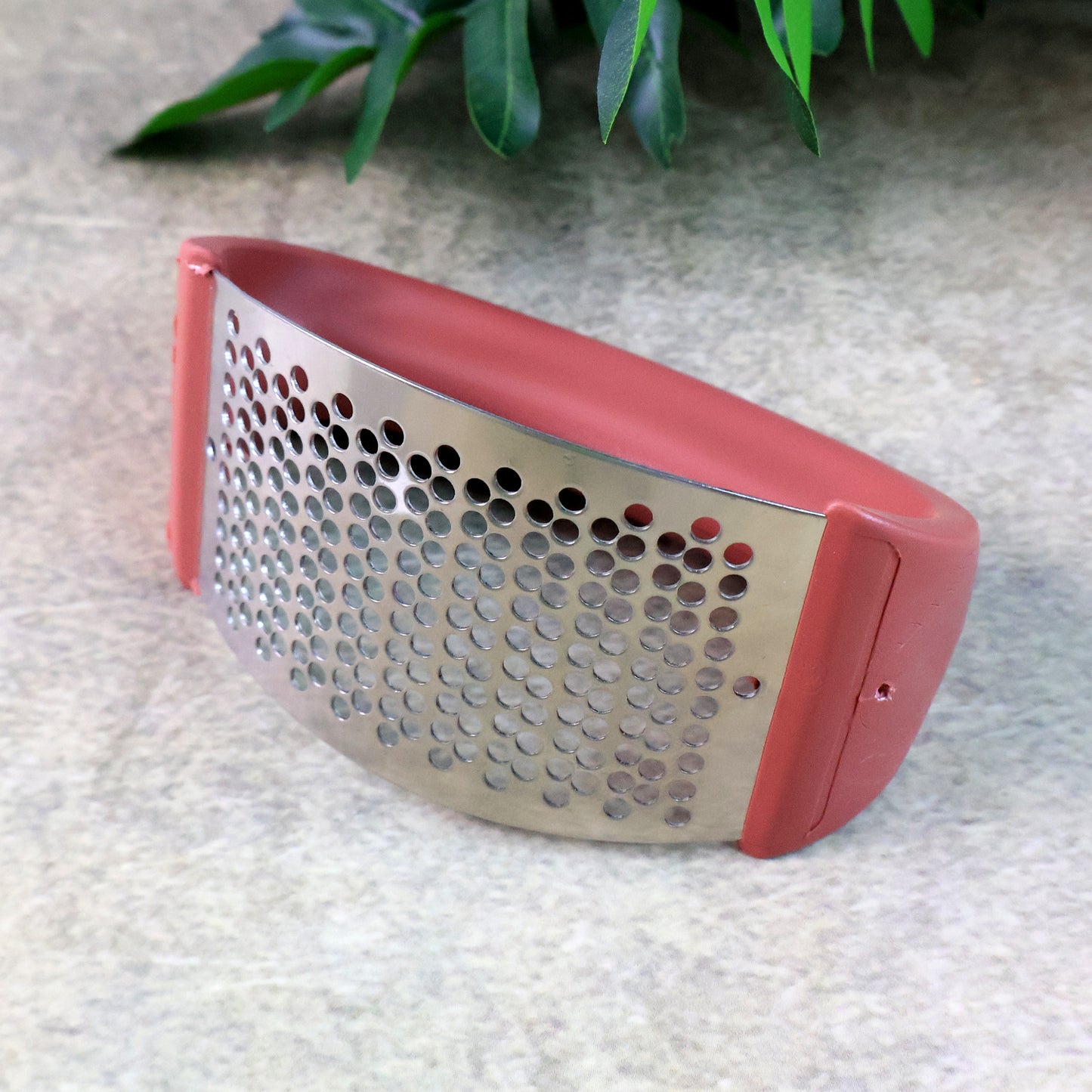 Premium Curve Garlic Press Crusher (1 Pc) - Stainless Steel Mincer - Happy Price - Image 5