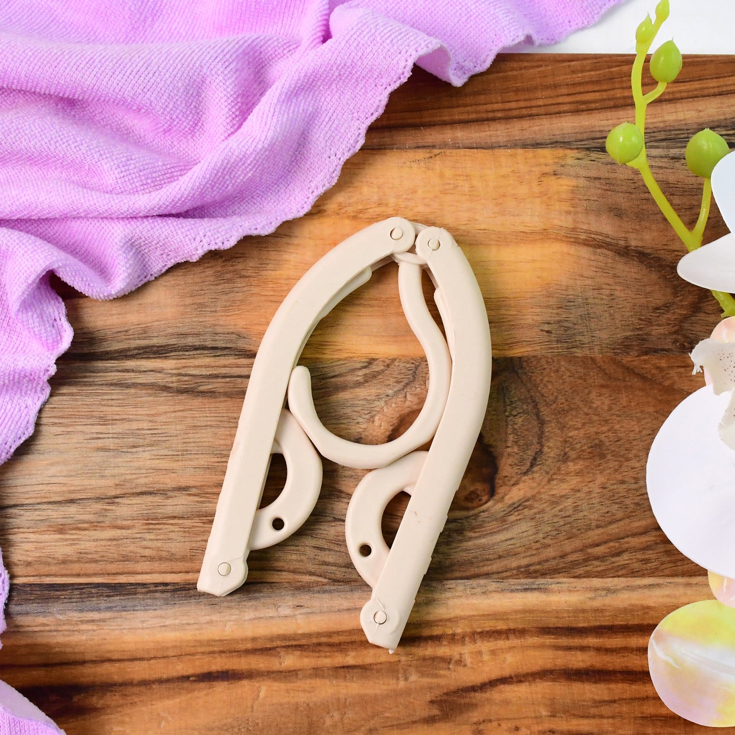 Portable Folding Clothes Hangers - Compact & Lightweight for Travel (1 Pc) - Happy Price - Image 3