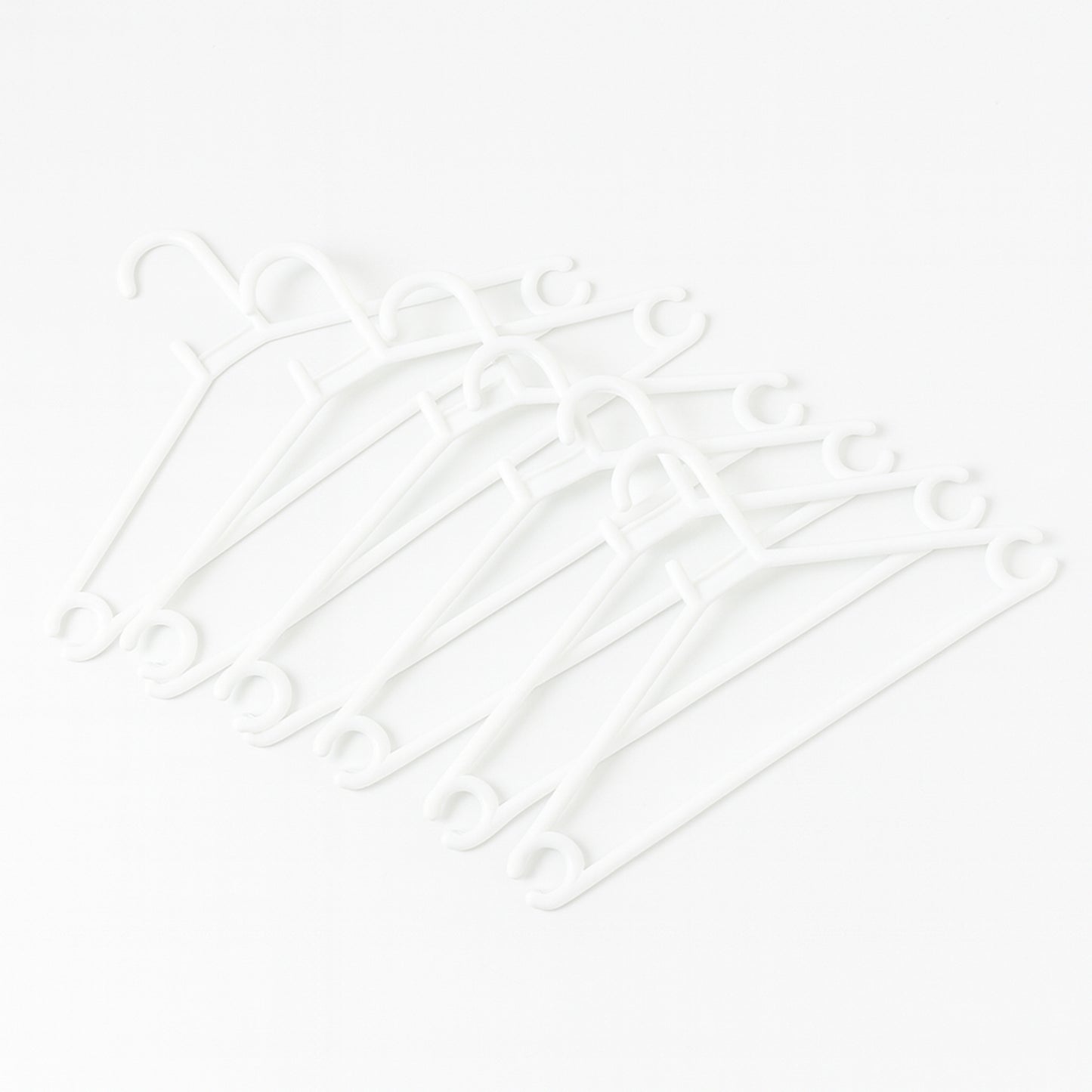 Set of 6 Plastic Clothes Hangers - White, Durable & Space-Saving - Happy Price - Image 2