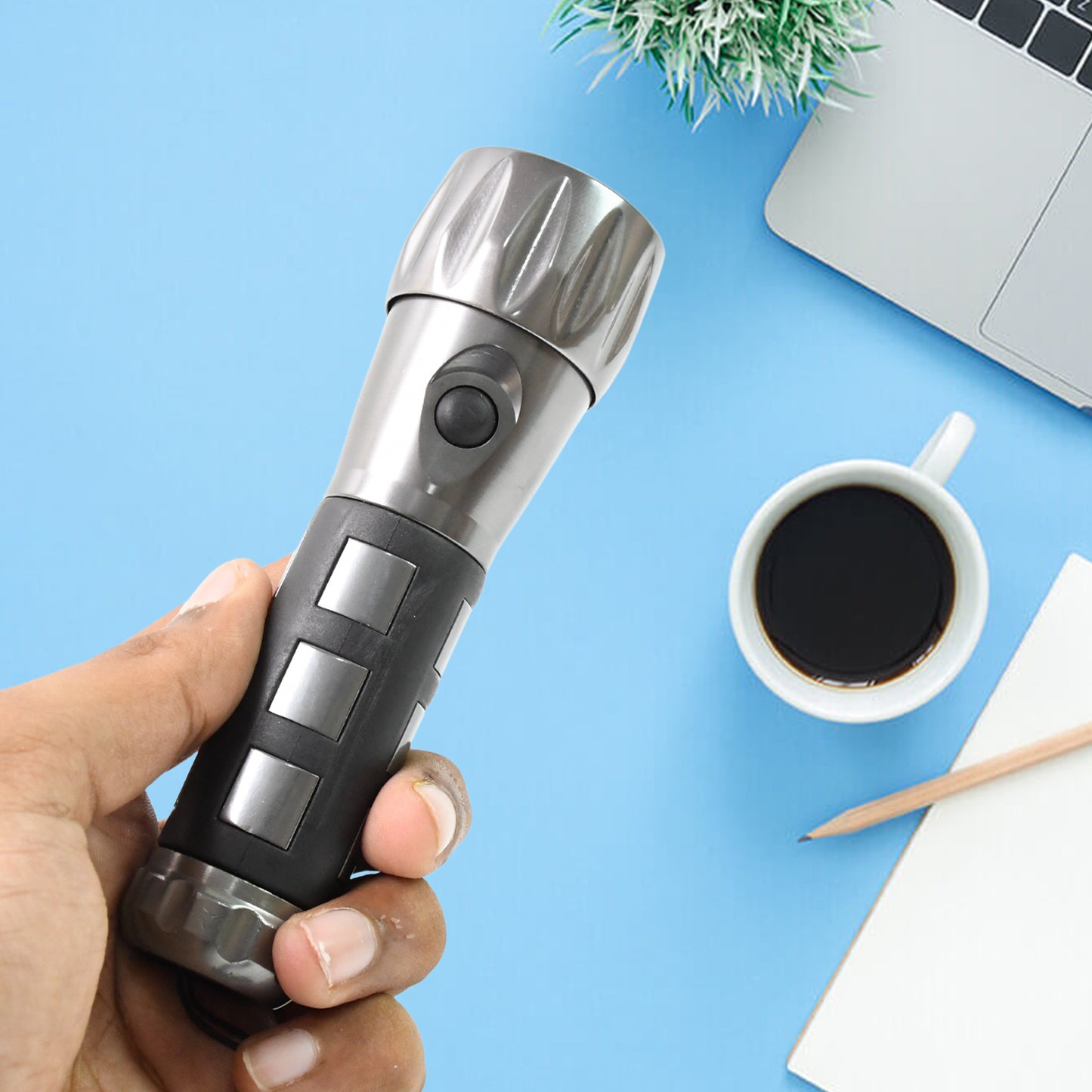 Aluminium Ledxenon Rubber Grip Handtourch (31.5v Aaa Batteries  Not Included) - Happy Price - Image 4