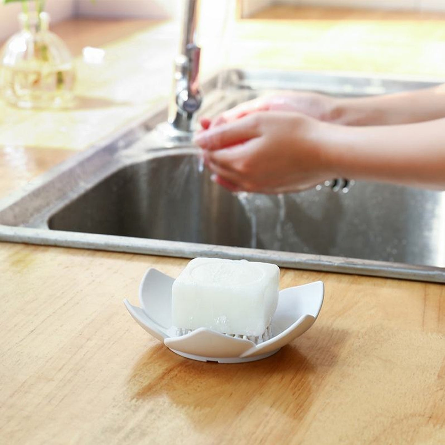 Elegant Lotus-shaped Self-draining Soap Dish Holder (1 Pc) - Happy Price - Image 5