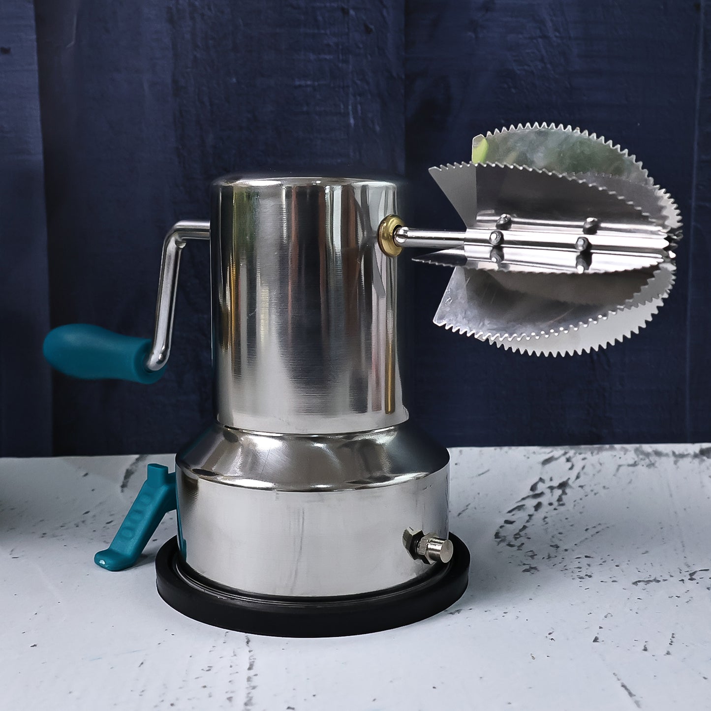 Supermom Stainless Steel Coconut Scraper With Vacuum Base (1 Pc) - Happy Price - Image 4