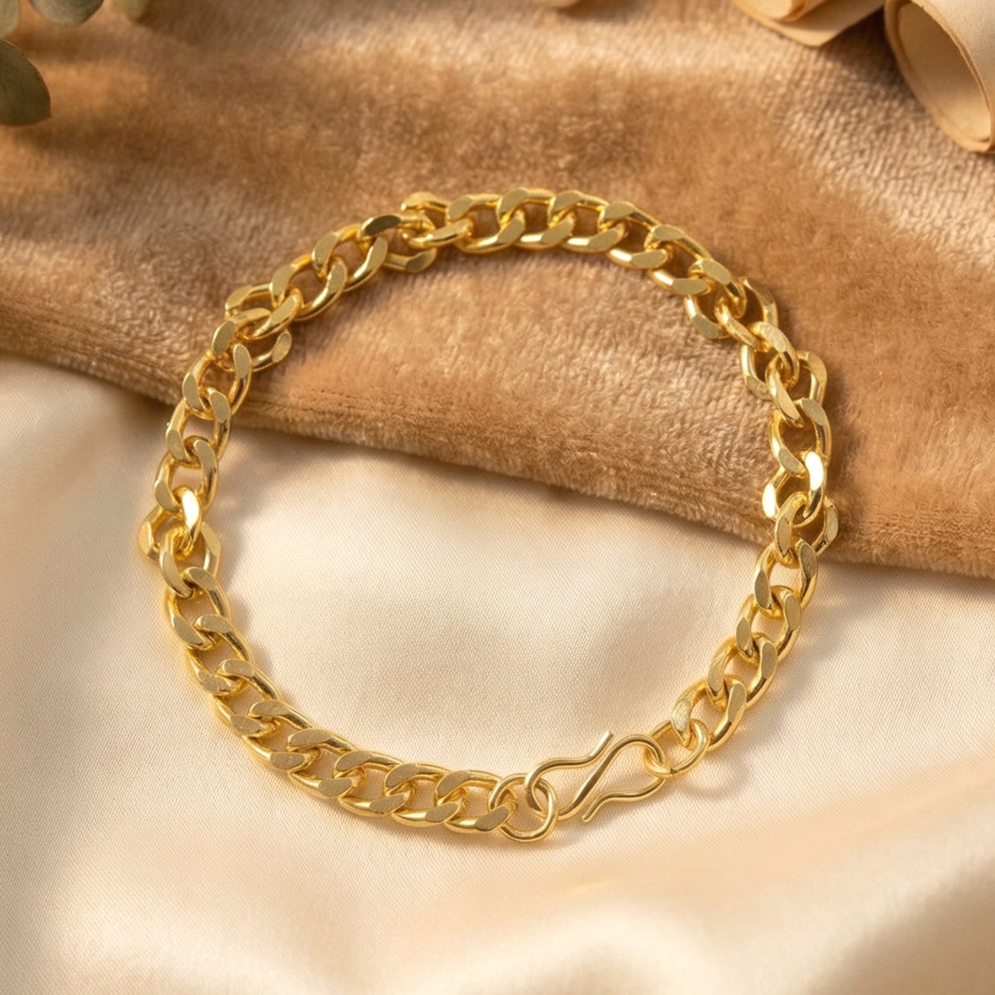 Gold Finish Chain Link Bracelet for Men & Women - 1 Pc - Happy Price - Image 6
