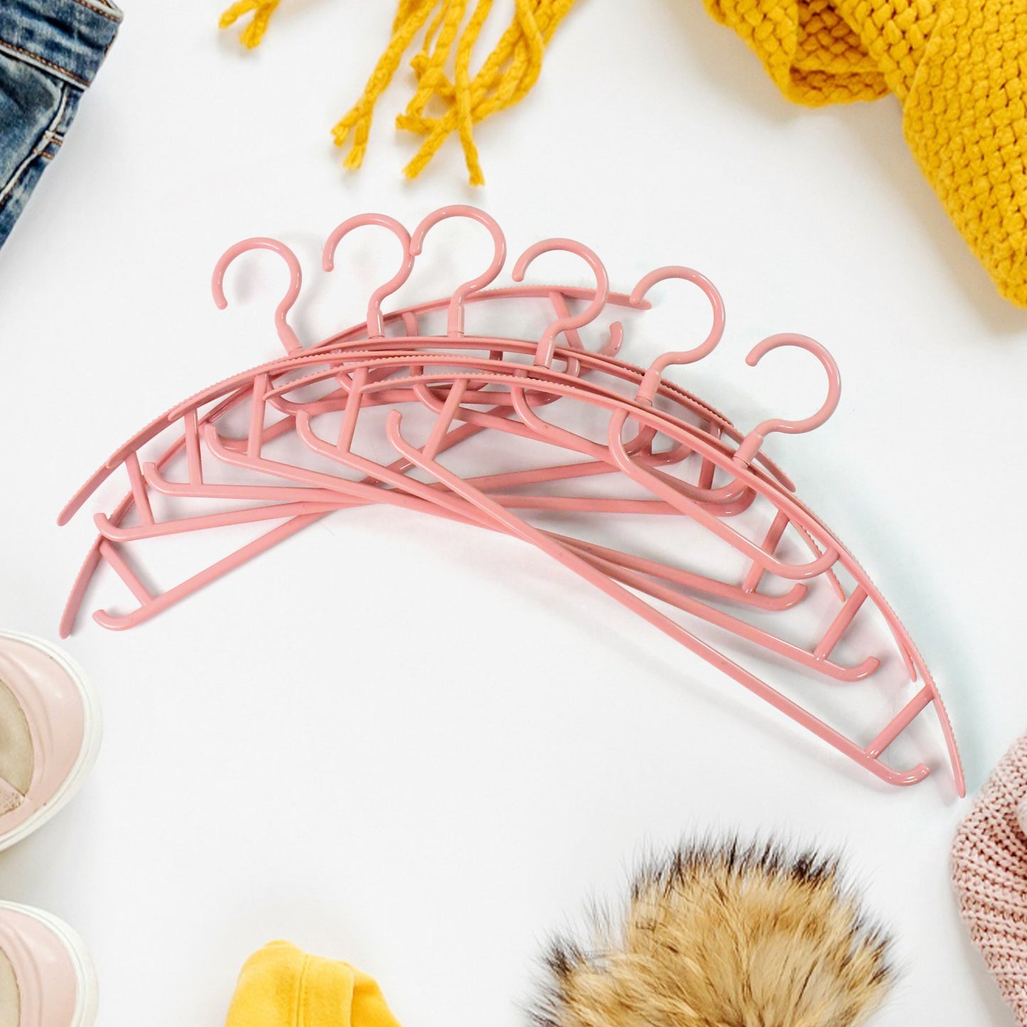 Set of 6 Durable Plastic Clothes Hangers for Wardrobe Organization - Happy Price - Image 3