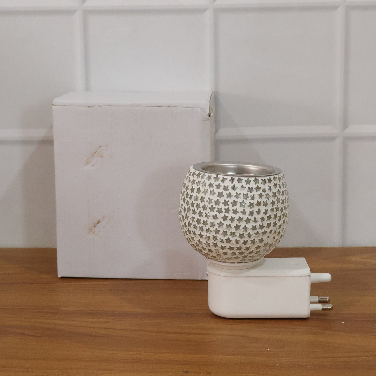 Glass Star Cut Aroma Diffuser Lamp - Plug-in Fragrance & Night Light (1 Pc) - Happy Price - Image 7