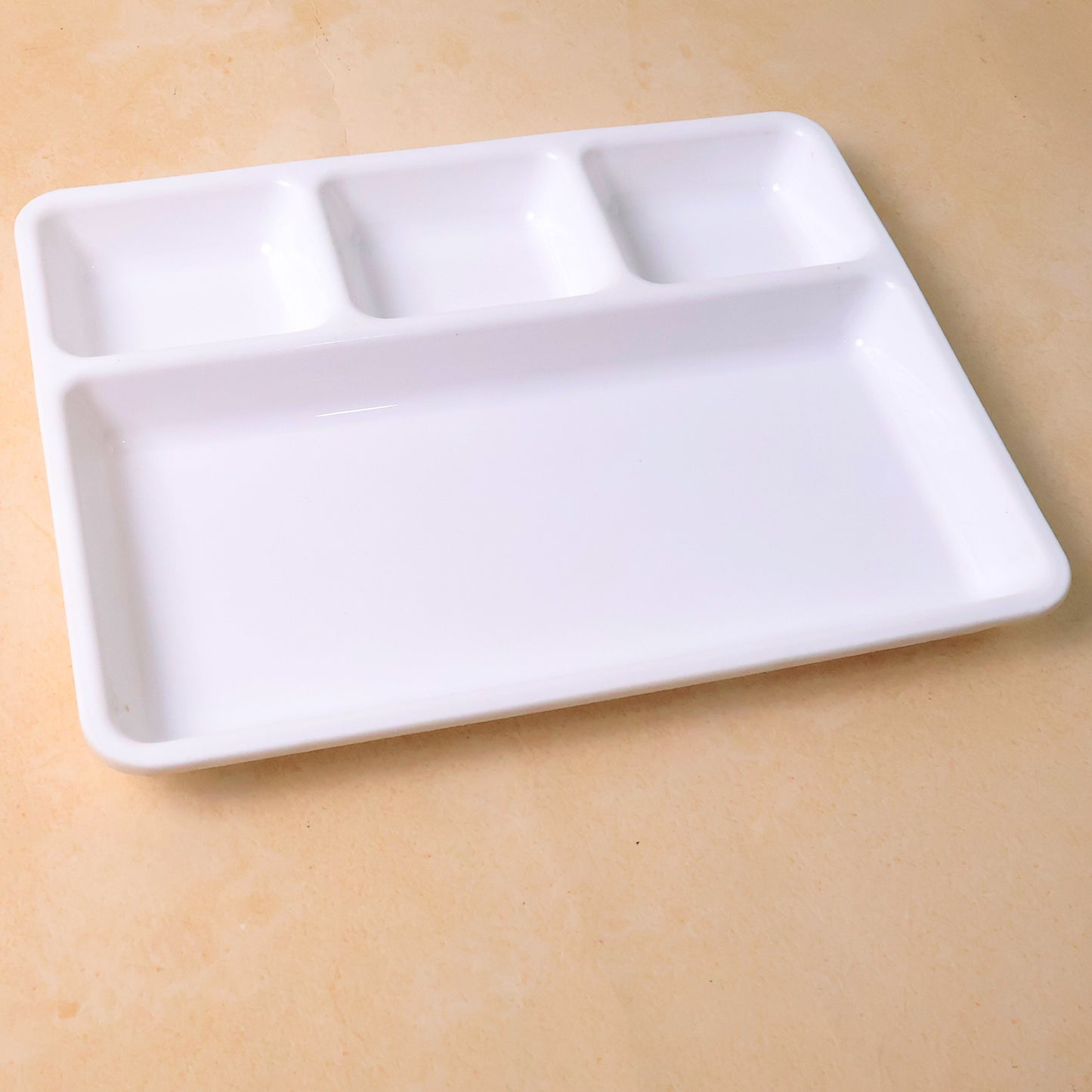 White 4-Compartment Plastic Serving Tray - 33x25 cm, 1 Pc - Happy Price - Image 3