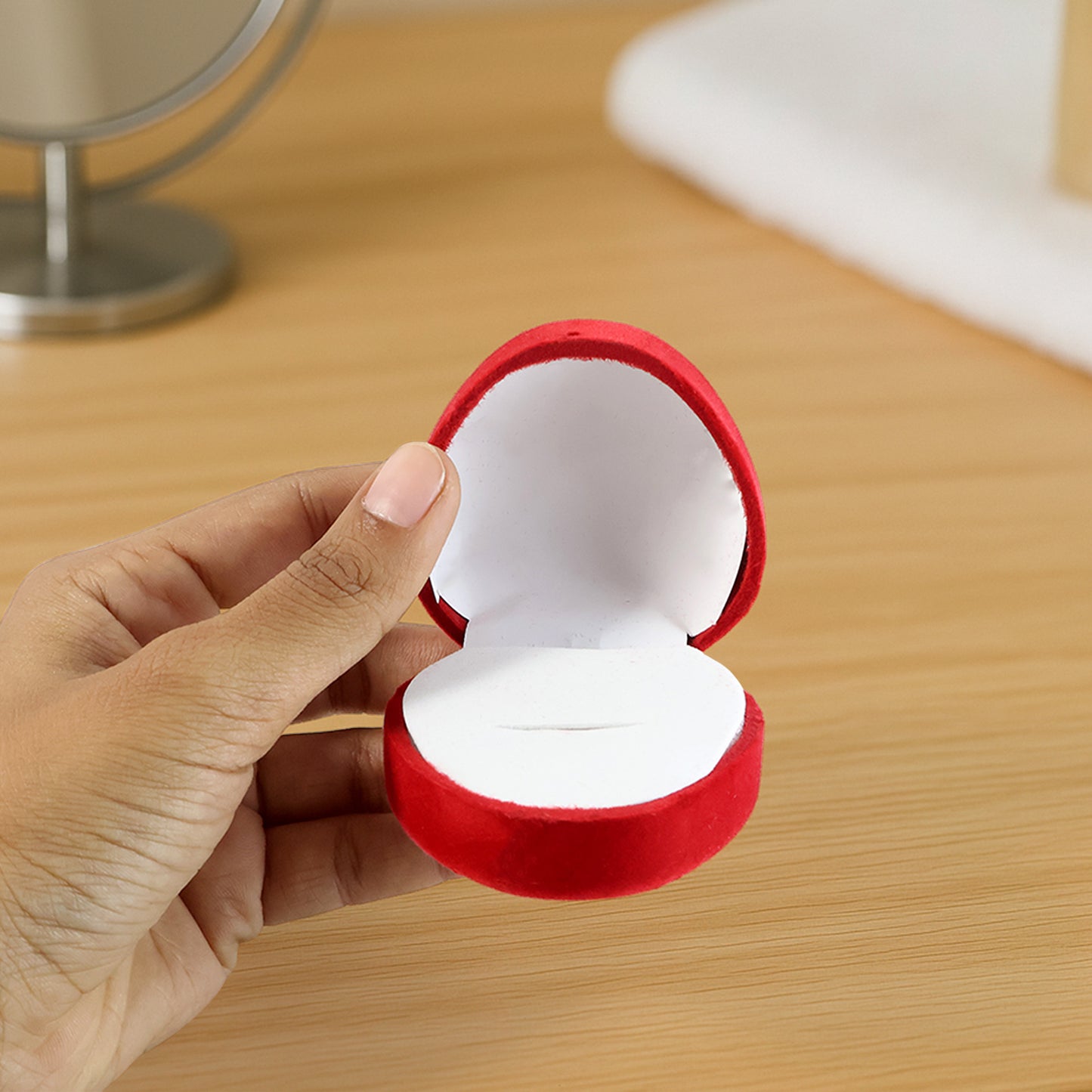 Heart Shaped Velvet Ring Box (1 Pc) - Elegant Jewellery Presentation Case - Happy Price - Image 3