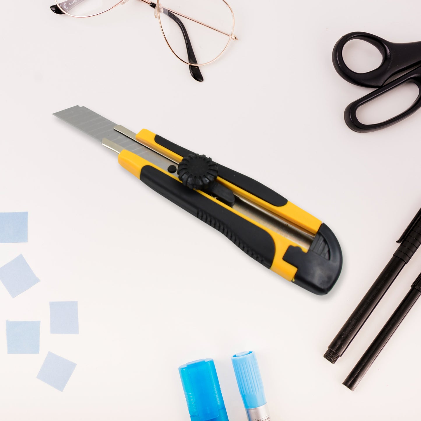 Utility Cutter Knife Set with 4 Spare Blades - Heavy Duty Craft Tool - Happy Price - Image 5