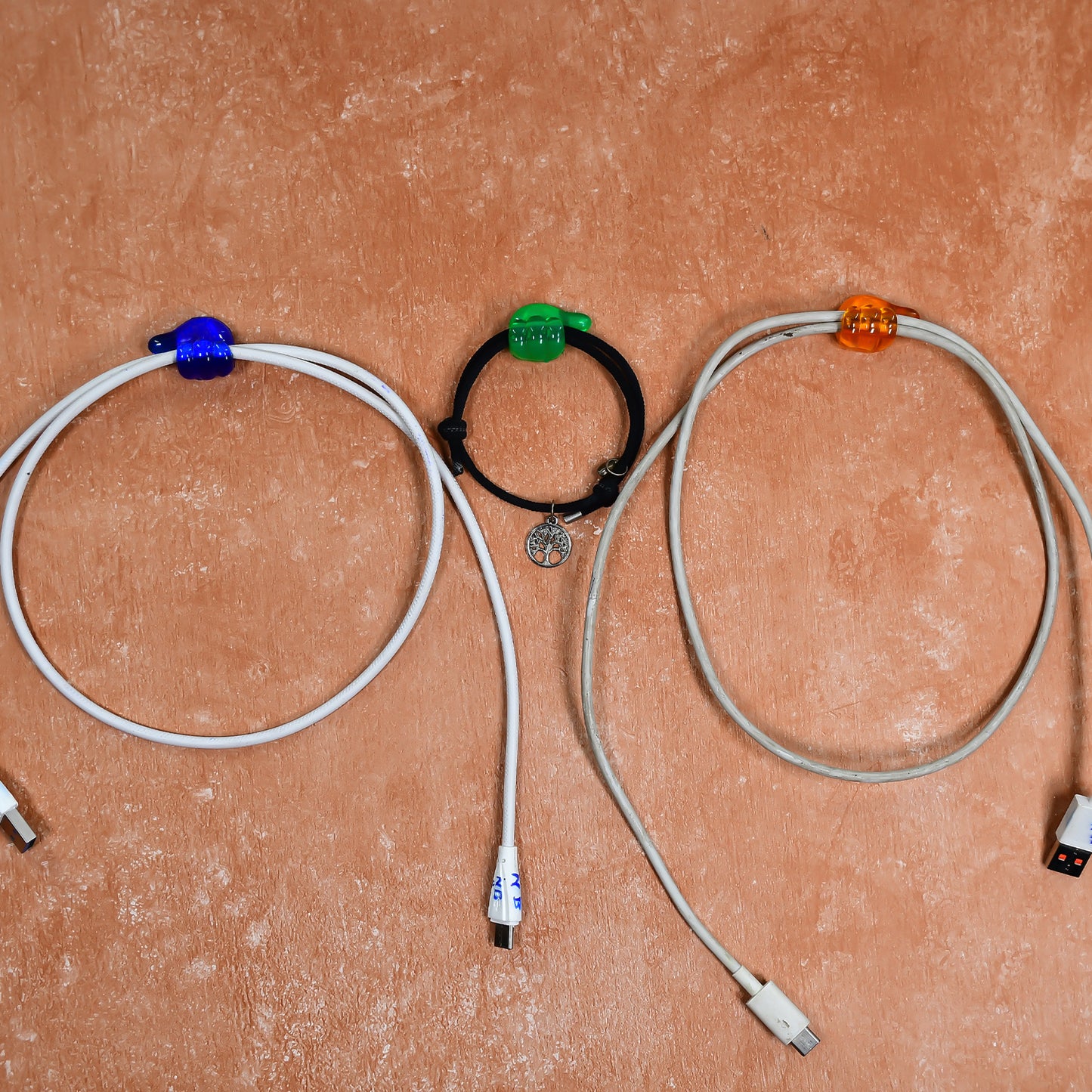 10 Pcs Hand Shape Wall Clips for Keys & Cables - Happy Price - Image 4