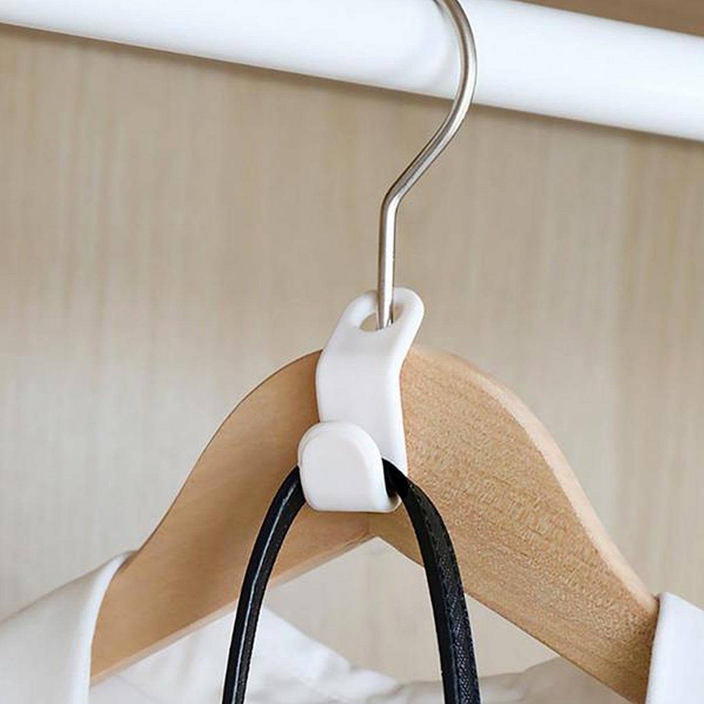 Plastic Clothes Hanger With Non-slip Pad - Happy Price - Image 5
